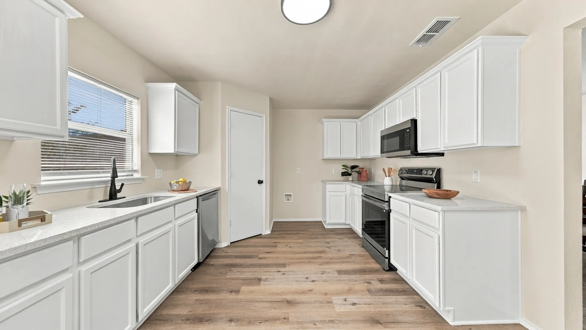 Single Family Residence For Sale in Tarrant County , 7007 Bridlewood Drive, Arlington, Texas 76002, 4 Bedroom, 3 Bathroom, 2 Garage spaces, 2,040 Sqft, built in 1999, mls#21418691, Real Estate Agent in Arlington, Homes For Sale in Tarrant county, Homes For Sale in Arlington, Realtor in Arlington Texas, Real Estate Brokerage Independent Realty Texas, Luminita Cordes Realtor