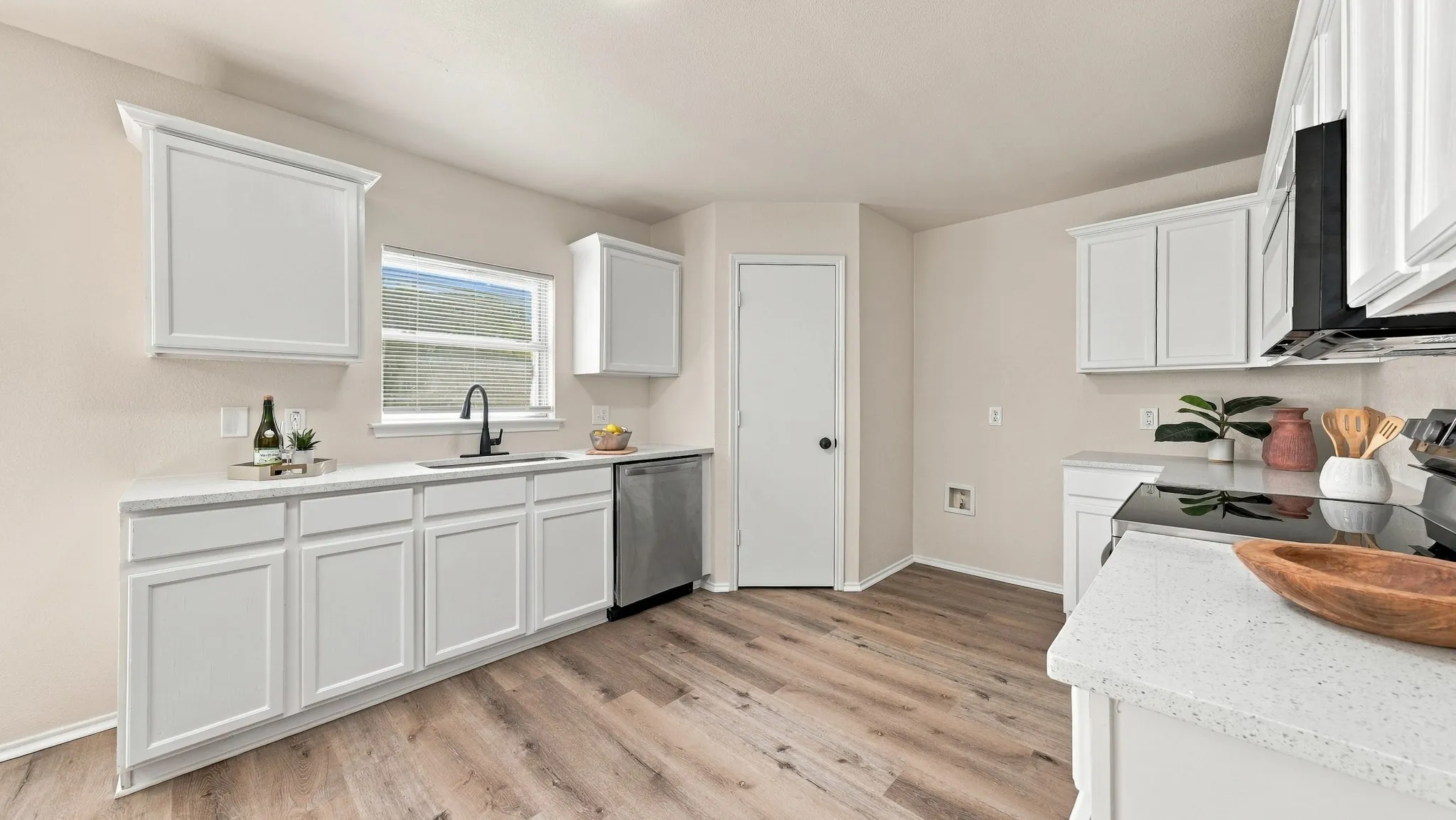 Single Family Residence For Sale in Tarrant County , 7007 Bridlewood Drive, Arlington, Texas 76002, 4 Bedroom, 3 Bathroom, 2 Garage spaces, 2,040 Sqft, built in 1999, mls#21418691, Real Estate Agent in Arlington, Homes For Sale in Tarrant county, Homes For Sale in Arlington, Realtor in Arlington Texas, Real Estate Brokerage Independent Realty Texas, Luminita Cordes Realtor