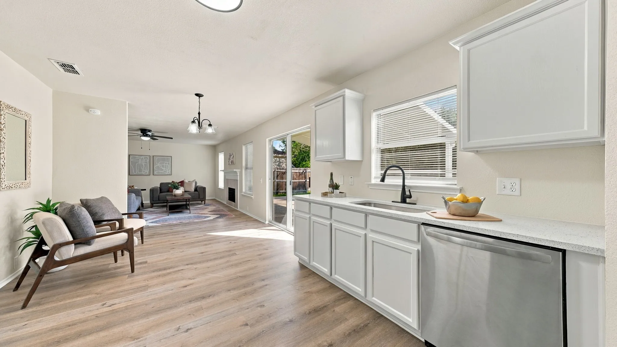 Single Family Residence For Sale in Tarrant County , 7007 Bridlewood Drive, Arlington, Texas 76002, 4 Bedroom, 3 Bathroom, 2 Garage spaces, 2,040 Sqft, built in 1999, mls#21418691, Real Estate Agent in Arlington, Homes For Sale in Tarrant county, Homes For Sale in Arlington, Realtor in Arlington Texas, Real Estate Brokerage Independent Realty Texas, Luminita Cordes Realtor