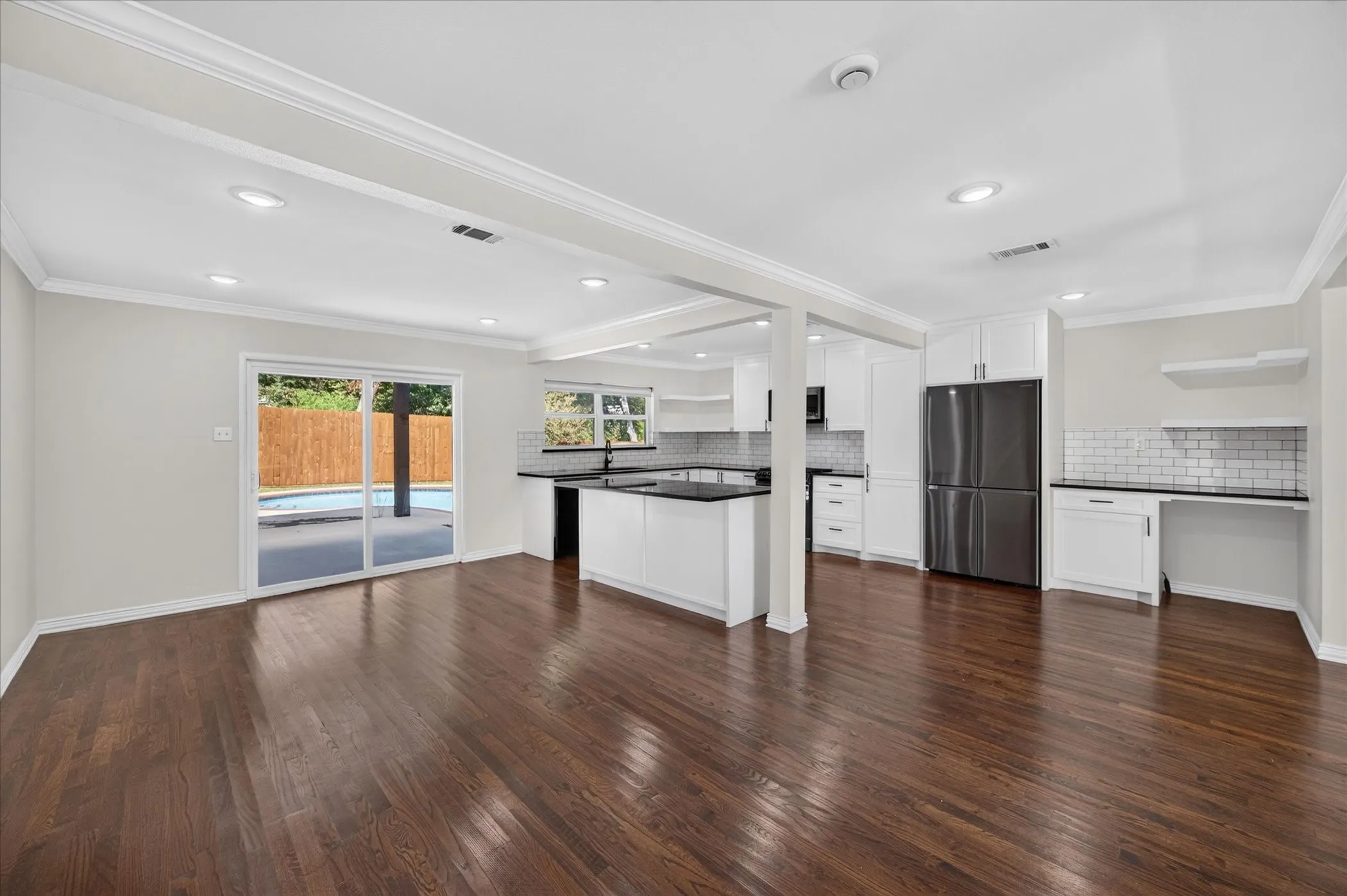 Single Family Residence For Sale in Dallas County , 721 Owensons Drive, Dallas, Texas 75224, 3 Bedroom, 2 Bathroom, Garage spaces, 1,648 Sqft, built in 1954, mls#21418320, Real Estate Agent in Dallas, Homes For Sale in Dallas county, Homes For Sale in Dallas, Realtor in Dallas Texas, Real Estate Brokerage Independent Realty Texas, Luminita Cordes Realtor