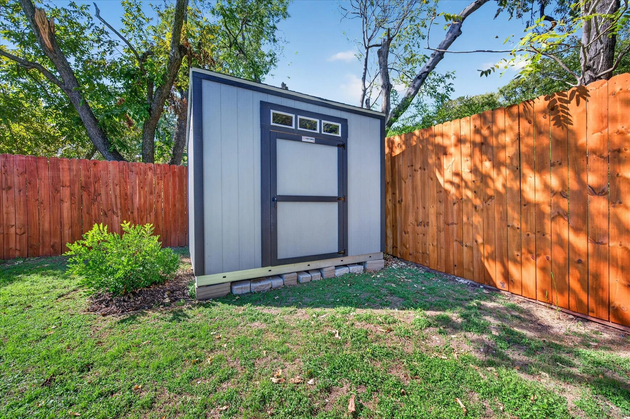 Single Family Residence For Sale in Dallas County , 721 Owensons Drive, Dallas, Texas 75224, 3 Bedroom, 2 Bathroom, Garage spaces, 1,648 Sqft, built in 1954, mls#21418320, Real Estate Agent in Dallas, Homes For Sale in Dallas county, Homes For Sale in Dallas, Realtor in Dallas Texas, Real Estate Brokerage Independent Realty Texas, Luminita Cordes Realtor