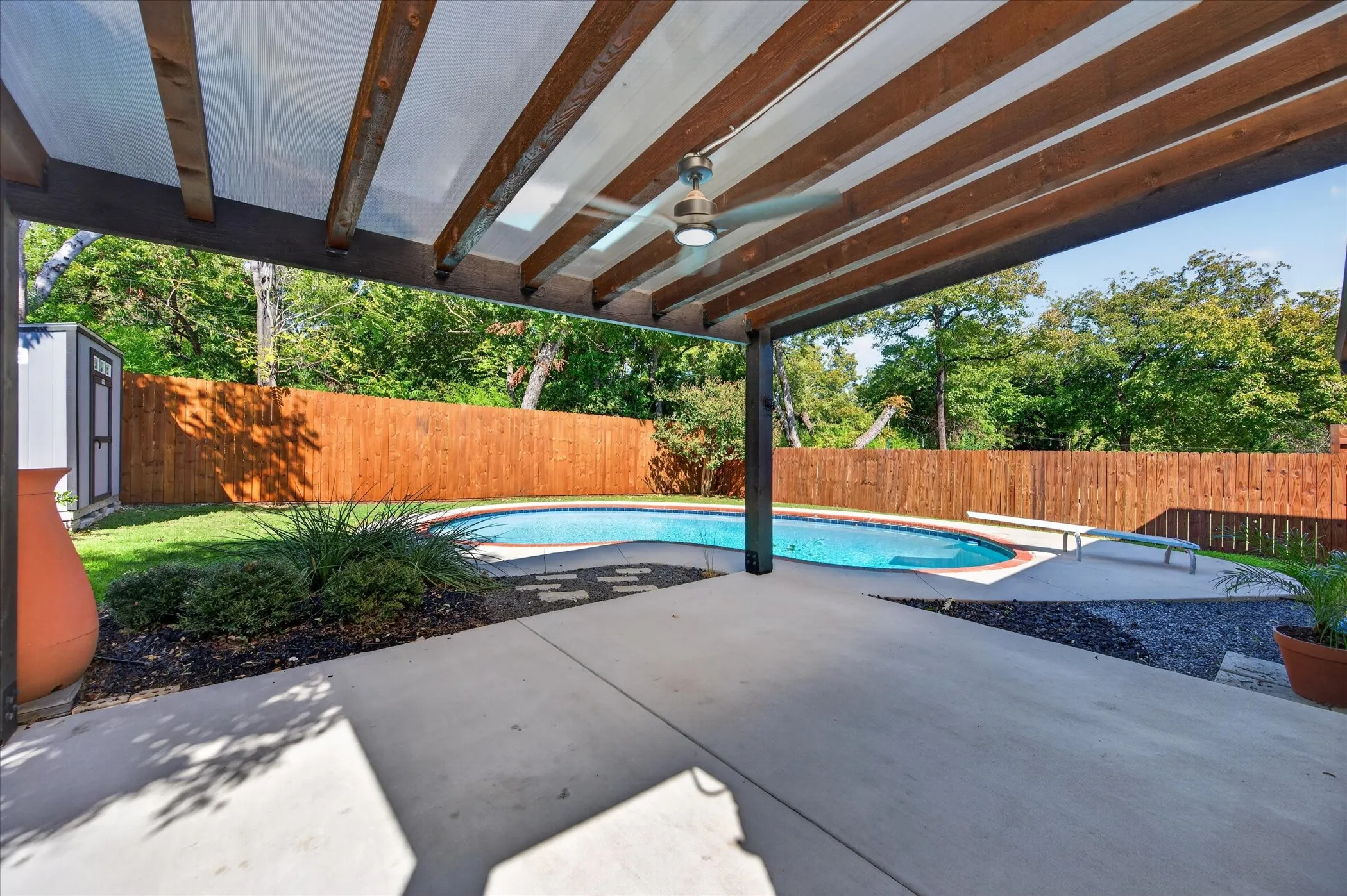 Single Family Residence For Sale in Dallas County , 721 Owensons Drive, Dallas, Texas 75224, 3 Bedroom, 2 Bathroom, Garage spaces, 1,648 Sqft, built in 1954, mls#21418320, Real Estate Agent in Dallas, Homes For Sale in Dallas county, Homes For Sale in Dallas, Realtor in Dallas Texas, Real Estate Brokerage Independent Realty Texas, Luminita Cordes Realtor