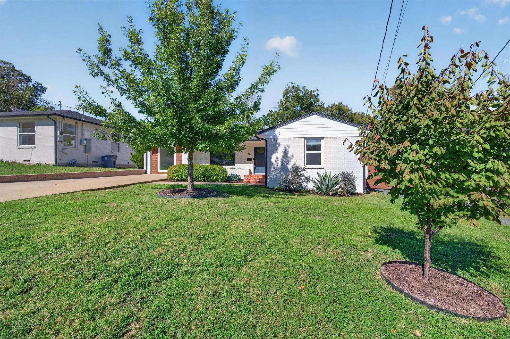 Single Family Residence For Sale in Dallas County , 721 Owensons Drive, Dallas, Texas 75224, 3 Bedroom, 2 Bathroom, Garage spaces, 1,648 Sqft, built in 1954, mls#21418320, Real Estate Agent in Dallas, Homes For Sale in Dallas county, Homes For Sale in Dallas, Realtor in Dallas Texas, Real Estate Brokerage Independent Realty Texas, Luminita Cordes Realtor