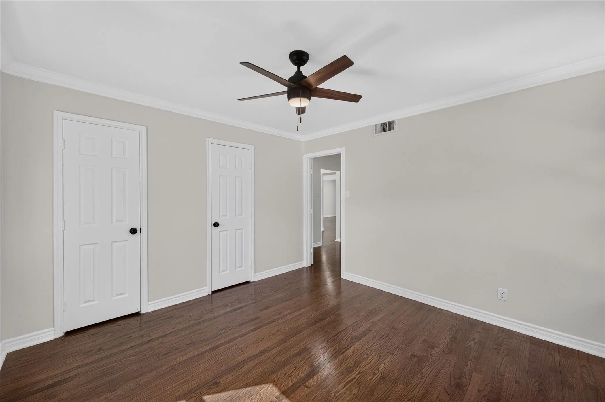 Single Family Residence For Sale in Dallas County , 721 Owensons Drive, Dallas, Texas 75224, 3 Bedroom, 2 Bathroom, Garage spaces, 1,648 Sqft, built in 1954, mls#21418320, Real Estate Agent in Dallas, Homes For Sale in Dallas county, Homes For Sale in Dallas, Realtor in Dallas Texas, Real Estate Brokerage Independent Realty Texas, Luminita Cordes Realtor