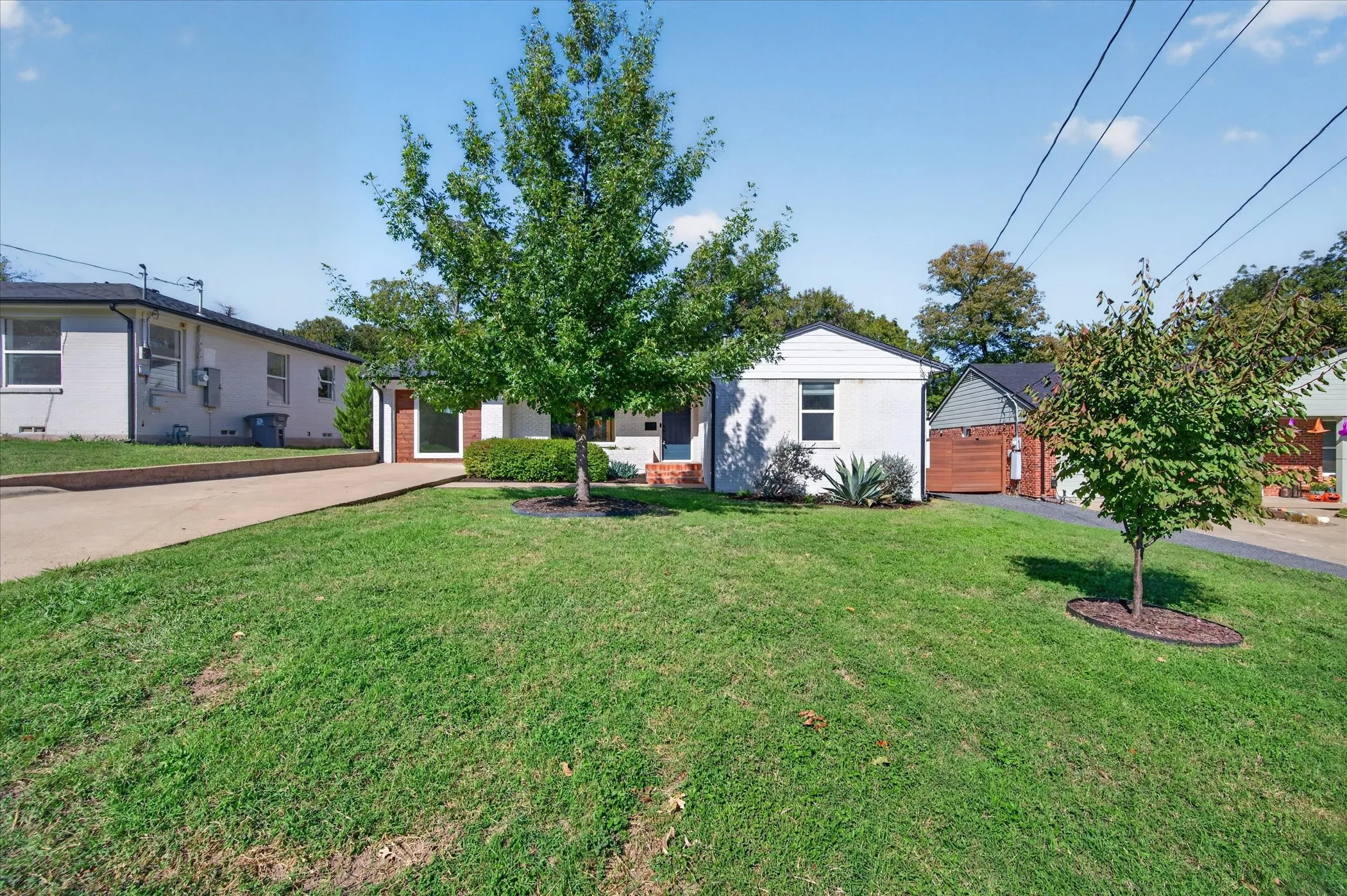 Single Family Residence For Sale in Dallas County , 721 Owensons Drive, Dallas, Texas 75224, 3 Bedroom, 2 Bathroom, Garage spaces, 1,648 Sqft, built in 1954, mls#21418320, Real Estate Agent in Dallas, Homes For Sale in Dallas county, Homes For Sale in Dallas, Realtor in Dallas Texas, Real Estate Brokerage Independent Realty Texas, Luminita Cordes Realtor