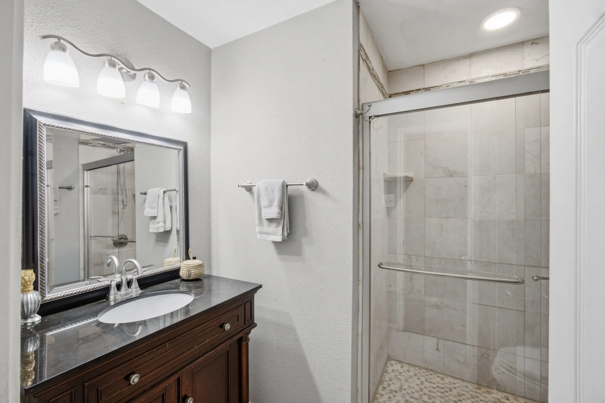 Single Family Residence For Sale in Dallas County , 10112 Norman Court, Irving, Texas 75063, 4 Bedroom, 2 Bathroom, 2 Garage spaces, 2,141 Sqft, built in 1994, mls#21411423, Real Estate Agent in Irving, Homes For Sale in Dallas county, Homes For Sale in Irving, Realtor in Irving Texas, Real Estate Brokerage Independent Realty Texas, Luminita Cordes Realtor