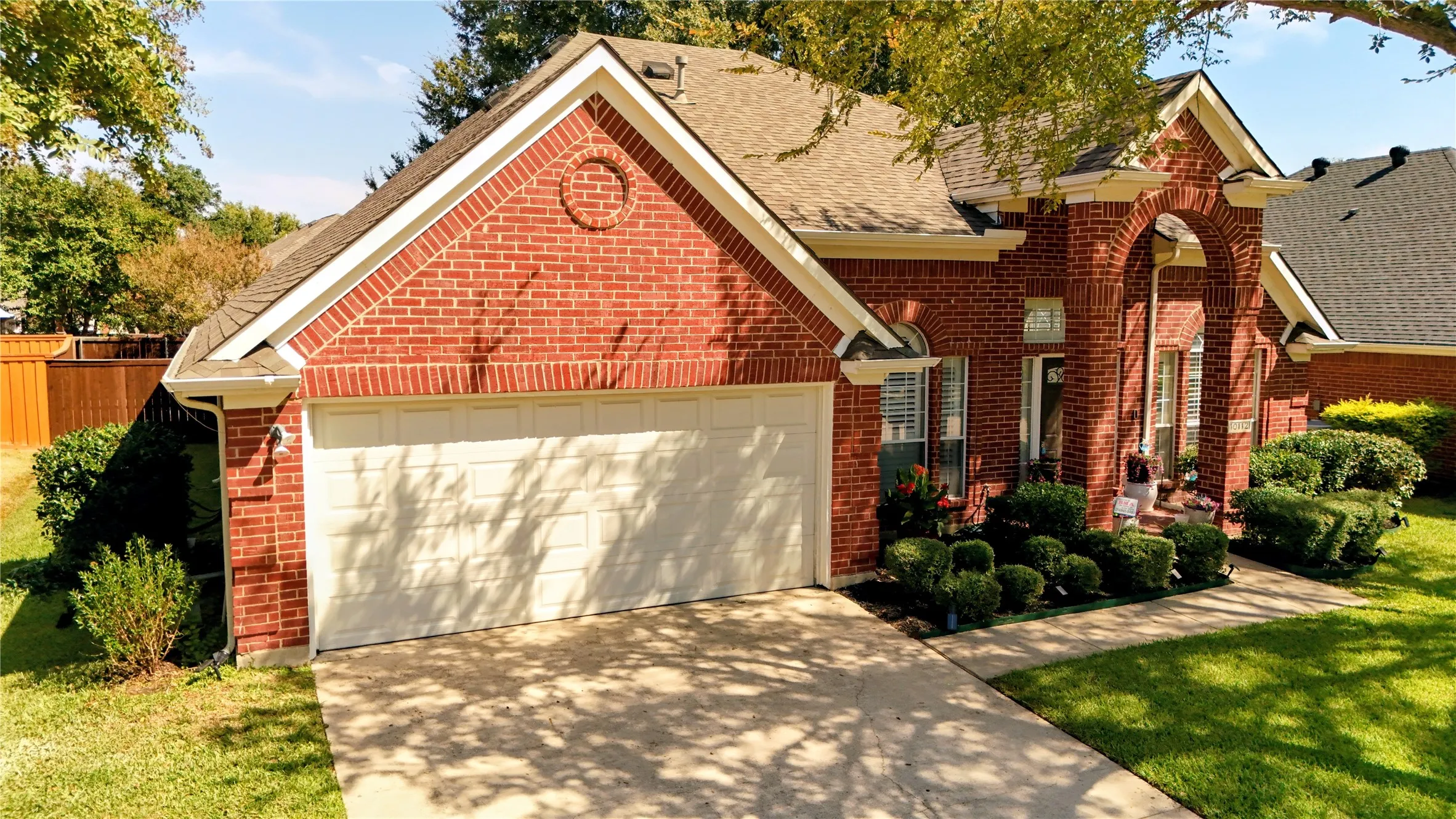 Single Family Residence For Sale in Dallas County , 10112 Norman Court, Irving, Texas 75063, 4 Bedroom, 2 Bathroom, 2 Garage spaces, 2,141 Sqft, built in 1994, mls#21411423, Real Estate Agent in Irving, Homes For Sale in Dallas county, Homes For Sale in Irving, Realtor in Irving Texas, Real Estate Brokerage Independent Realty Texas, Luminita Cordes Realtor