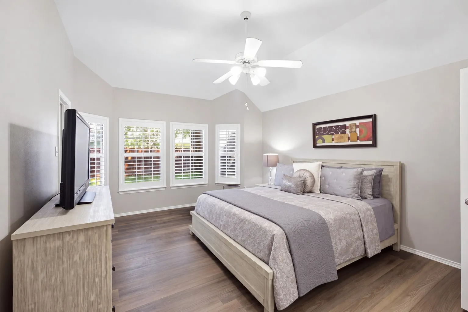 Single Family Residence For Sale in Dallas County , 10112 Norman Court, Irving, Texas 75063, 4 Bedroom, 2 Bathroom, 2 Garage spaces, 2,141 Sqft, built in 1994, mls#21411423, Real Estate Agent in Irving, Homes For Sale in Dallas county, Homes For Sale in Irving, Realtor in Irving Texas, Real Estate Brokerage Independent Realty Texas, Luminita Cordes Realtor