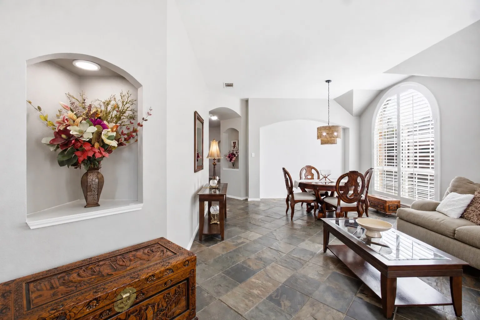 Single Family Residence For Sale in Dallas County , 10112 Norman Court, Irving, Texas 75063, 4 Bedroom, 2 Bathroom, 2 Garage spaces, 2,141 Sqft, built in 1994, mls#21411423, Real Estate Agent in Irving, Homes For Sale in Dallas county, Homes For Sale in Irving, Realtor in Irving Texas, Real Estate Brokerage Independent Realty Texas, Luminita Cordes Realtor