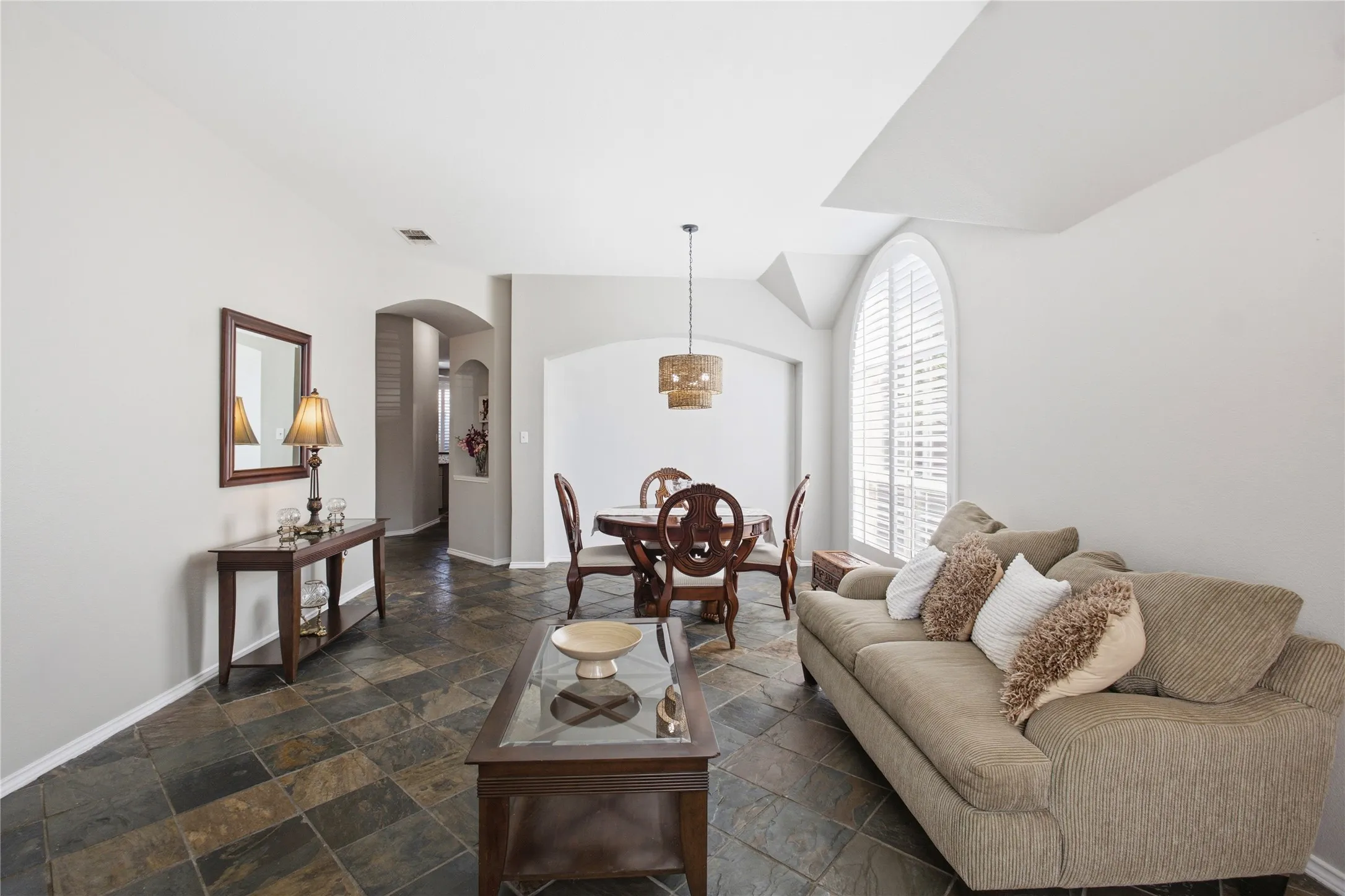 Single Family Residence For Sale in Dallas County , 10112 Norman Court, Irving, Texas 75063, 4 Bedroom, 2 Bathroom, 2 Garage spaces, 2,141 Sqft, built in 1994, mls#21411423, Real Estate Agent in Irving, Homes For Sale in Dallas county, Homes For Sale in Irving, Realtor in Irving Texas, Real Estate Brokerage Independent Realty Texas, Luminita Cordes Realtor