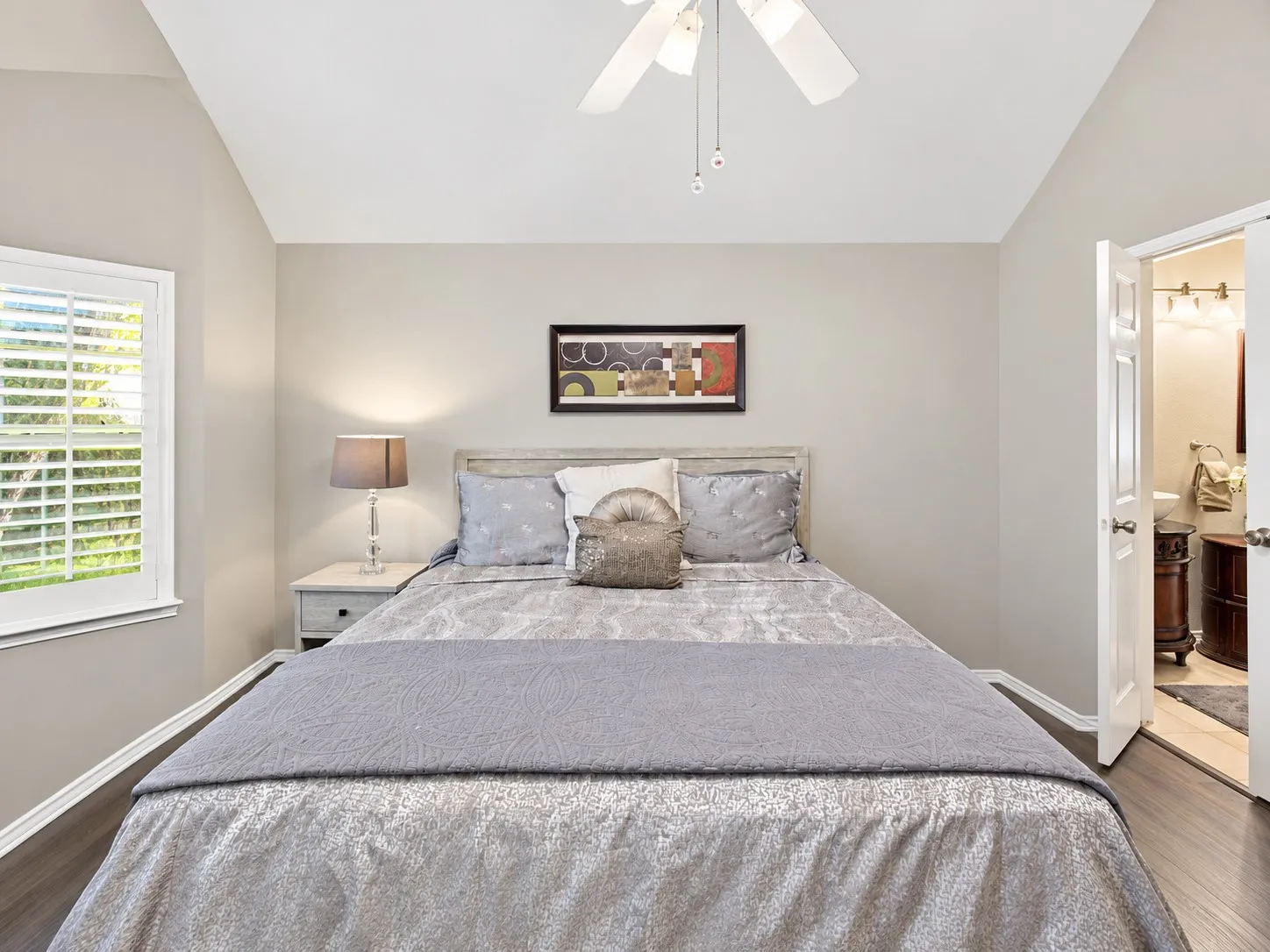 Single Family Residence For Sale in Dallas County , 10112 Norman Court, Irving, Texas 75063, 4 Bedroom, 2 Bathroom, 2 Garage spaces, 2,141 Sqft, built in 1994, mls#21411423, Real Estate Agent in Irving, Homes For Sale in Dallas county, Homes For Sale in Irving, Realtor in Irving Texas, Real Estate Brokerage Independent Realty Texas, Luminita Cordes Realtor