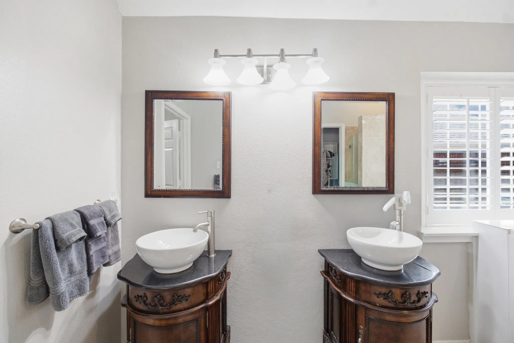 Single Family Residence For Sale in Dallas County , 10112 Norman Court, Irving, Texas 75063, 4 Bedroom, 2 Bathroom, 2 Garage spaces, 2,141 Sqft, built in 1994, mls#21411423, Real Estate Agent in Irving, Homes For Sale in Dallas county, Homes For Sale in Irving, Realtor in Irving Texas, Real Estate Brokerage Independent Realty Texas, Luminita Cordes Realtor