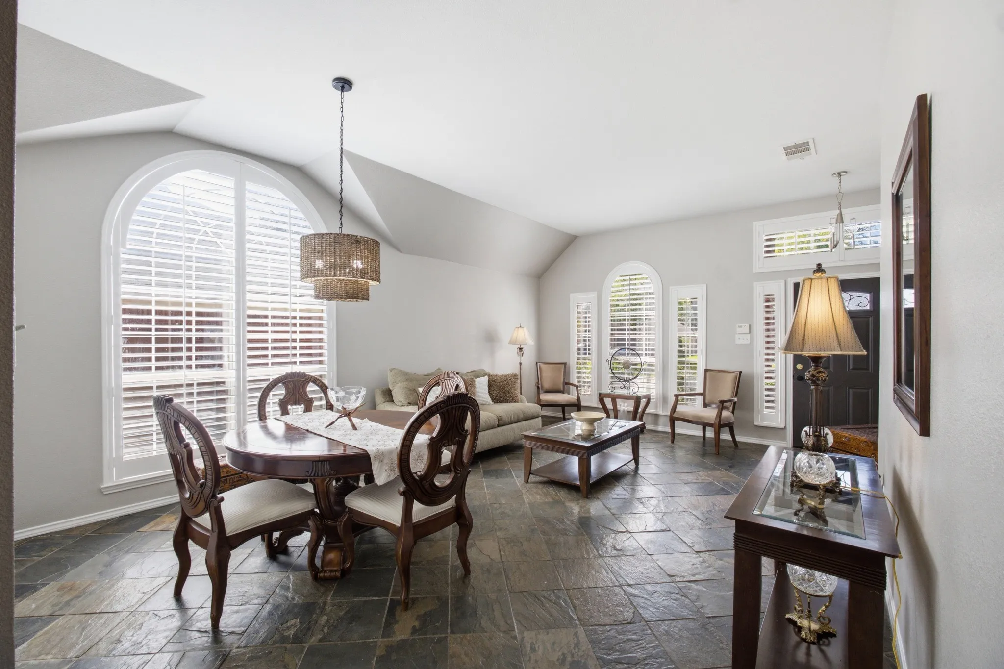 Single Family Residence For Sale in Dallas County , 10112 Norman Court, Irving, Texas 75063, 4 Bedroom, 2 Bathroom, 2 Garage spaces, 2,141 Sqft, built in 1994, mls#21411423, Real Estate Agent in Irving, Homes For Sale in Dallas county, Homes For Sale in Irving, Realtor in Irving Texas, Real Estate Brokerage Independent Realty Texas, Luminita Cordes Realtor