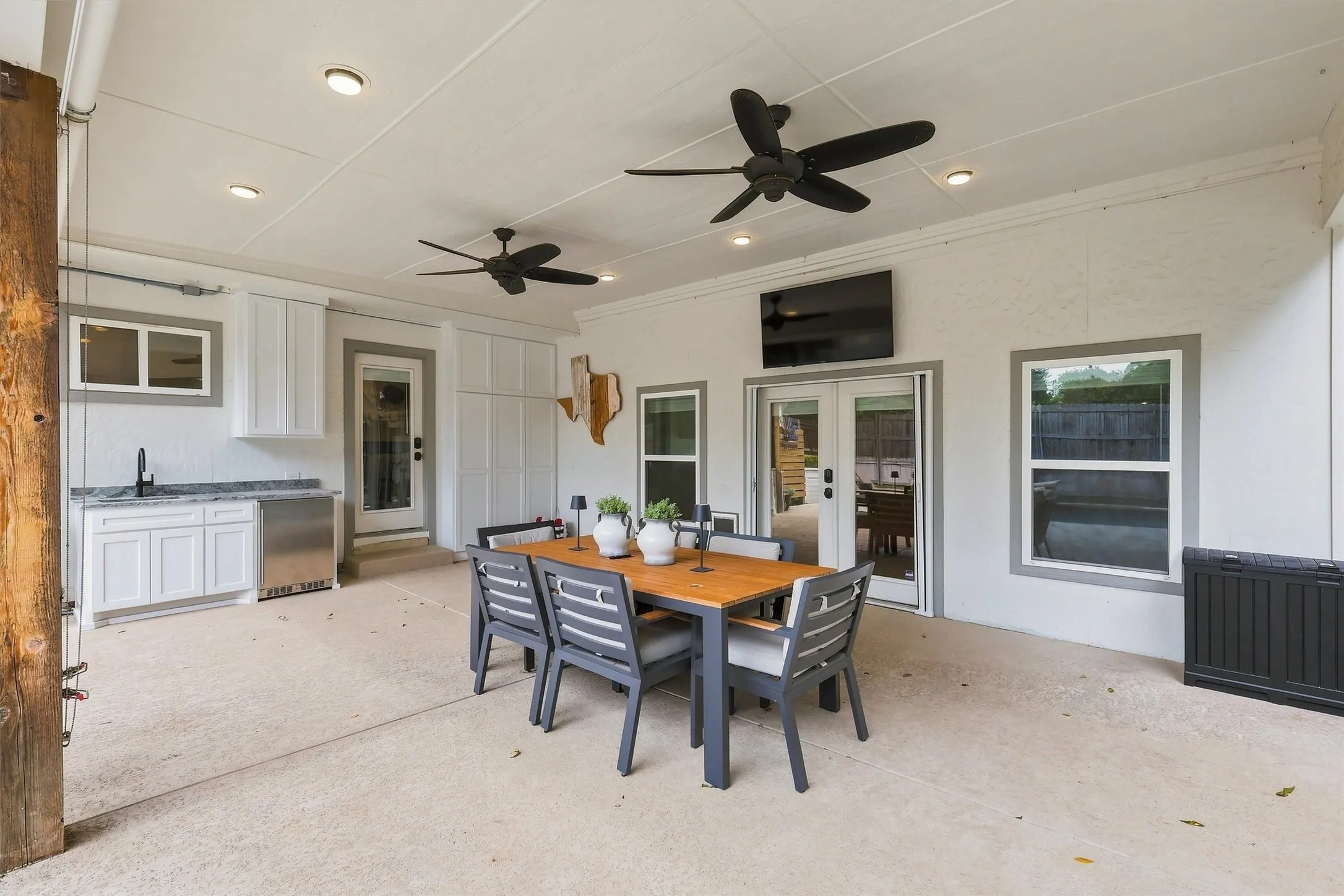 Single Family Residence For Sale in Tarrant County , 6387 Greenway Road, Fort Worth, Texas 76116, 4 Bedroom, 3 Bathroom, Garage spaces, 2,765 Sqft, built in 1950, mls#21418764, Real Estate Agent in Fort Worth, Homes For Sale in Tarrant county, Homes For Sale in Fort Worth, Realtor in Fort Worth Texas, Real Estate Brokerage Independent Realty Texas, Luminita Cordes Realtor