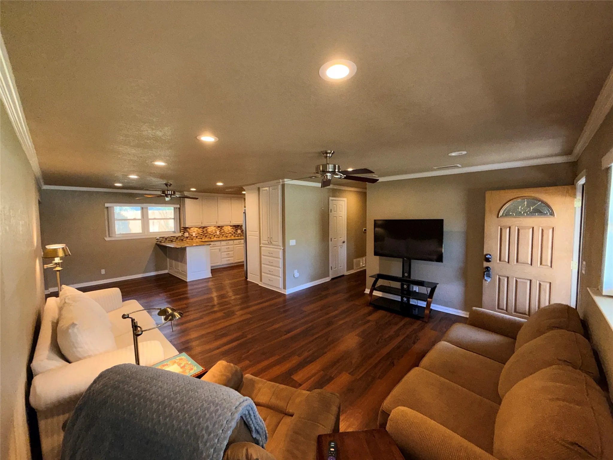 Single Family Residence For Sale in Young County , 1405 Thompson Drive, Graham, Texas 76450, 3 Bedroom, 2 Bathroom, 2 Garage spaces, 1,494 Sqft, built in 1959, mls#21418457, Real Estate Agent in Graham, Homes For Sale in Young county, Homes For Sale in Graham, Realtor in Graham Texas, Real Estate Brokerage Independent Realty Texas, Luminita Cordes Realtor