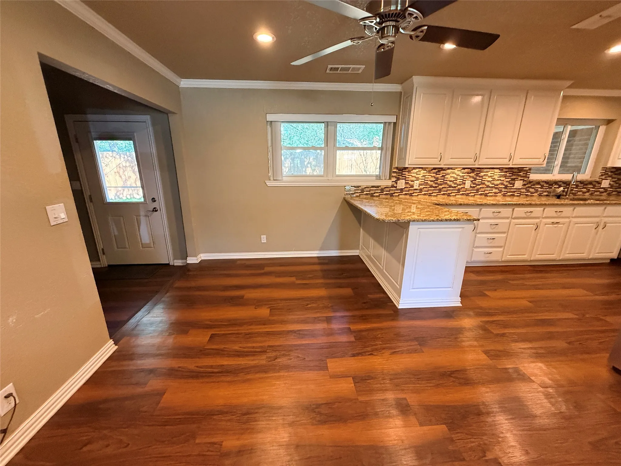 Single Family Residence For Sale in Young County , 1405 Thompson Drive, Graham, Texas 76450, 3 Bedroom, 2 Bathroom, 2 Garage spaces, 1,494 Sqft, built in 1959, mls#21418457, Real Estate Agent in Graham, Homes For Sale in Young county, Homes For Sale in Graham, Realtor in Graham Texas, Real Estate Brokerage Independent Realty Texas, Luminita Cordes Realtor