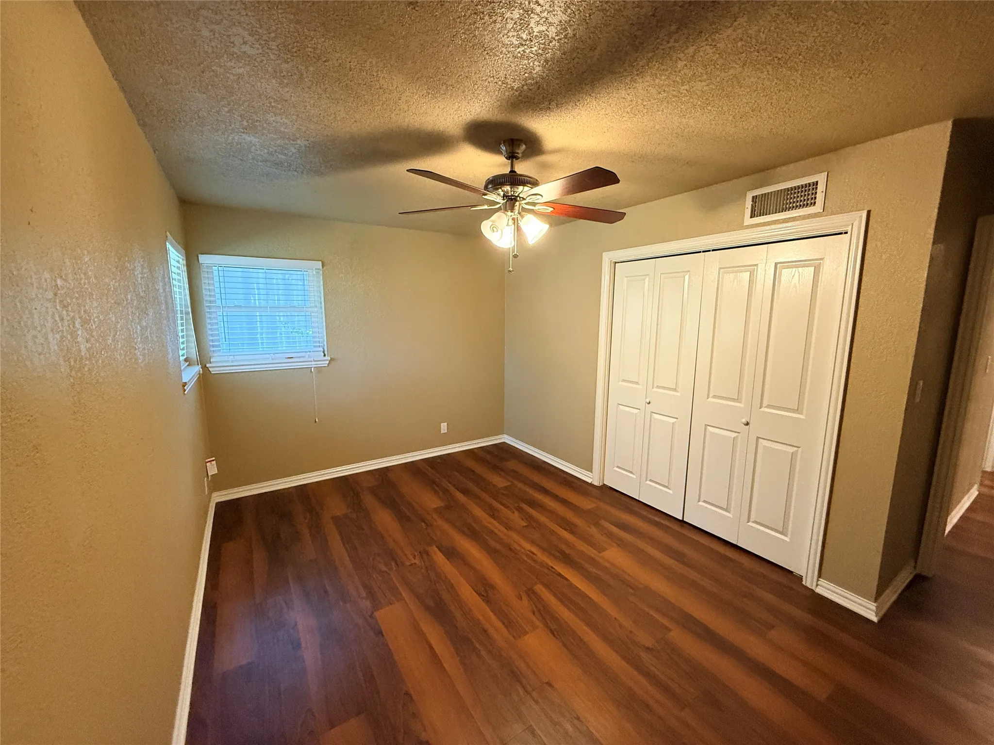 Single Family Residence For Sale in Young County , 1405 Thompson Drive, Graham, Texas 76450, 3 Bedroom, 2 Bathroom, 2 Garage spaces, 1,494 Sqft, built in 1959, mls#21418457, Real Estate Agent in Graham, Homes For Sale in Young county, Homes For Sale in Graham, Realtor in Graham Texas, Real Estate Brokerage Independent Realty Texas, Luminita Cordes Realtor