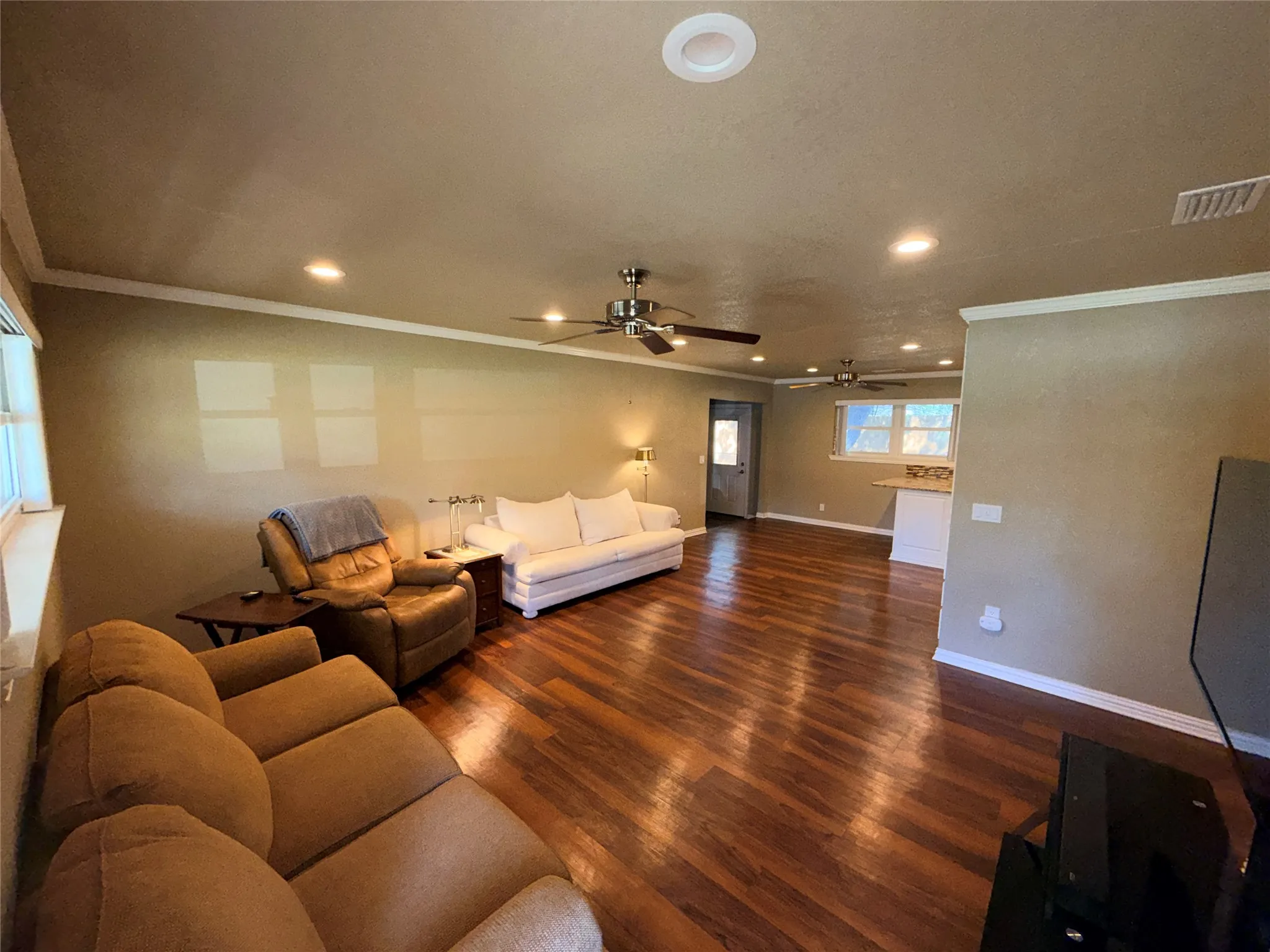Single Family Residence For Sale in Young County , 1405 Thompson Drive, Graham, Texas 76450, 3 Bedroom, 2 Bathroom, 2 Garage spaces, 1,494 Sqft, built in 1959, mls#21418457, Real Estate Agent in Graham, Homes For Sale in Young county, Homes For Sale in Graham, Realtor in Graham Texas, Real Estate Brokerage Independent Realty Texas, Luminita Cordes Realtor