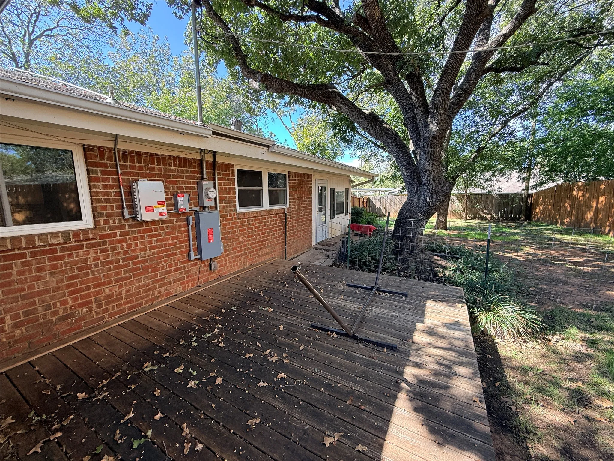 Single Family Residence For Sale in Young County , 1405 Thompson Drive, Graham, Texas 76450, 3 Bedroom, 2 Bathroom, 2 Garage spaces, 1,494 Sqft, built in 1959, mls#21418457, Real Estate Agent in Graham, Homes For Sale in Young county, Homes For Sale in Graham, Realtor in Graham Texas, Real Estate Brokerage Independent Realty Texas, Luminita Cordes Realtor