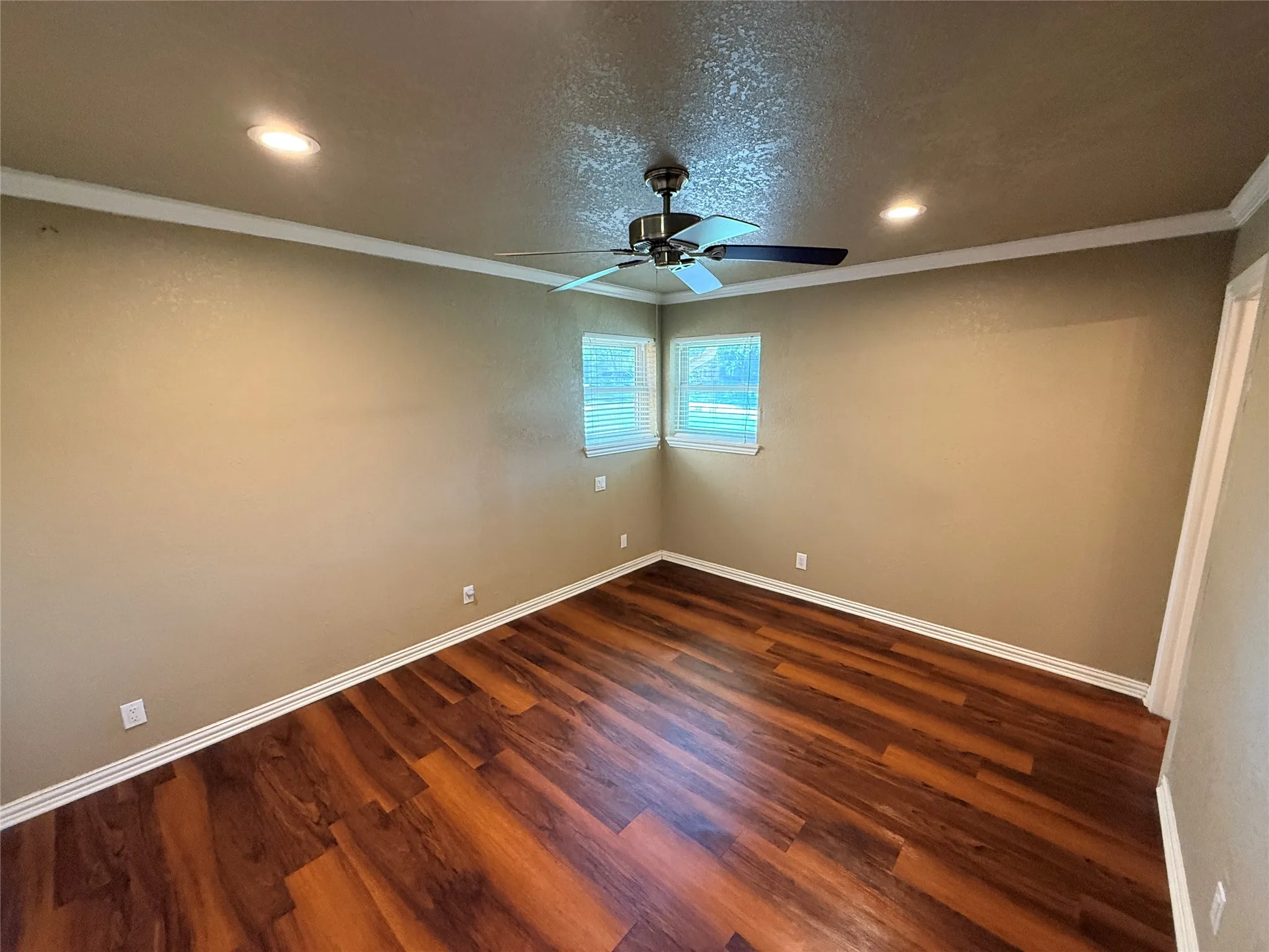 Single Family Residence For Sale in Young County , 1405 Thompson Drive, Graham, Texas 76450, 3 Bedroom, 2 Bathroom, 2 Garage spaces, 1,494 Sqft, built in 1959, mls#21418457, Real Estate Agent in Graham, Homes For Sale in Young county, Homes For Sale in Graham, Realtor in Graham Texas, Real Estate Brokerage Independent Realty Texas, Luminita Cordes Realtor