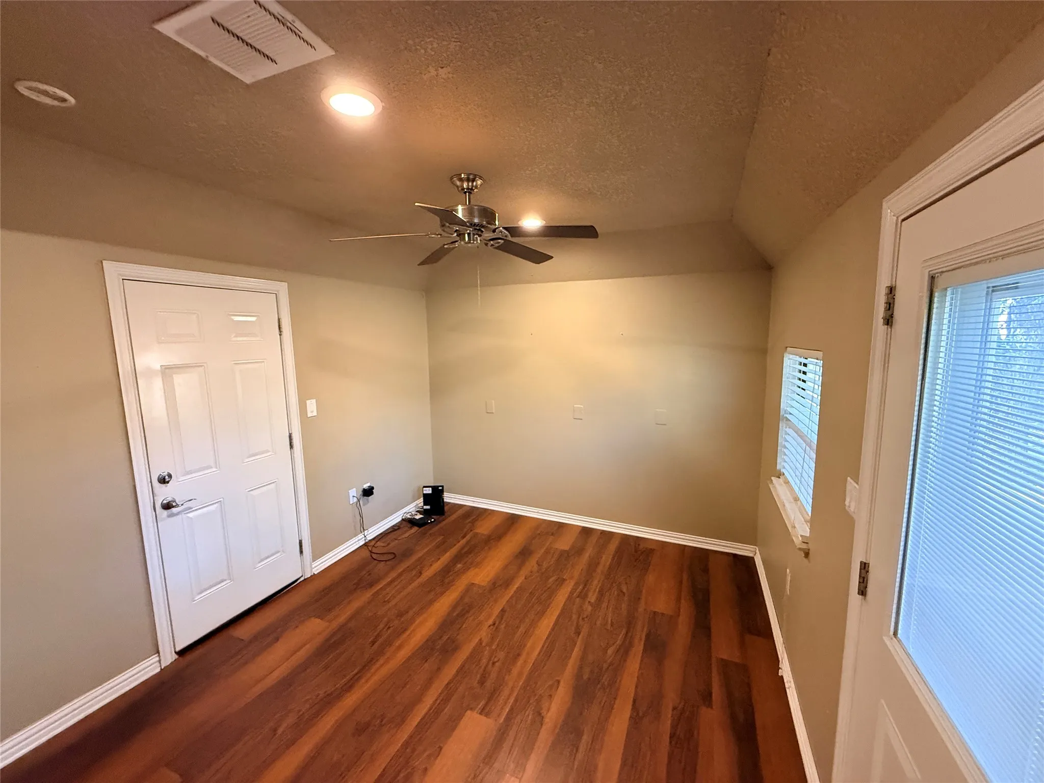Single Family Residence For Sale in Young County , 1405 Thompson Drive, Graham, Texas 76450, 3 Bedroom, 2 Bathroom, 2 Garage spaces, 1,494 Sqft, built in 1959, mls#21418457, Real Estate Agent in Graham, Homes For Sale in Young county, Homes For Sale in Graham, Realtor in Graham Texas, Real Estate Brokerage Independent Realty Texas, Luminita Cordes Realtor