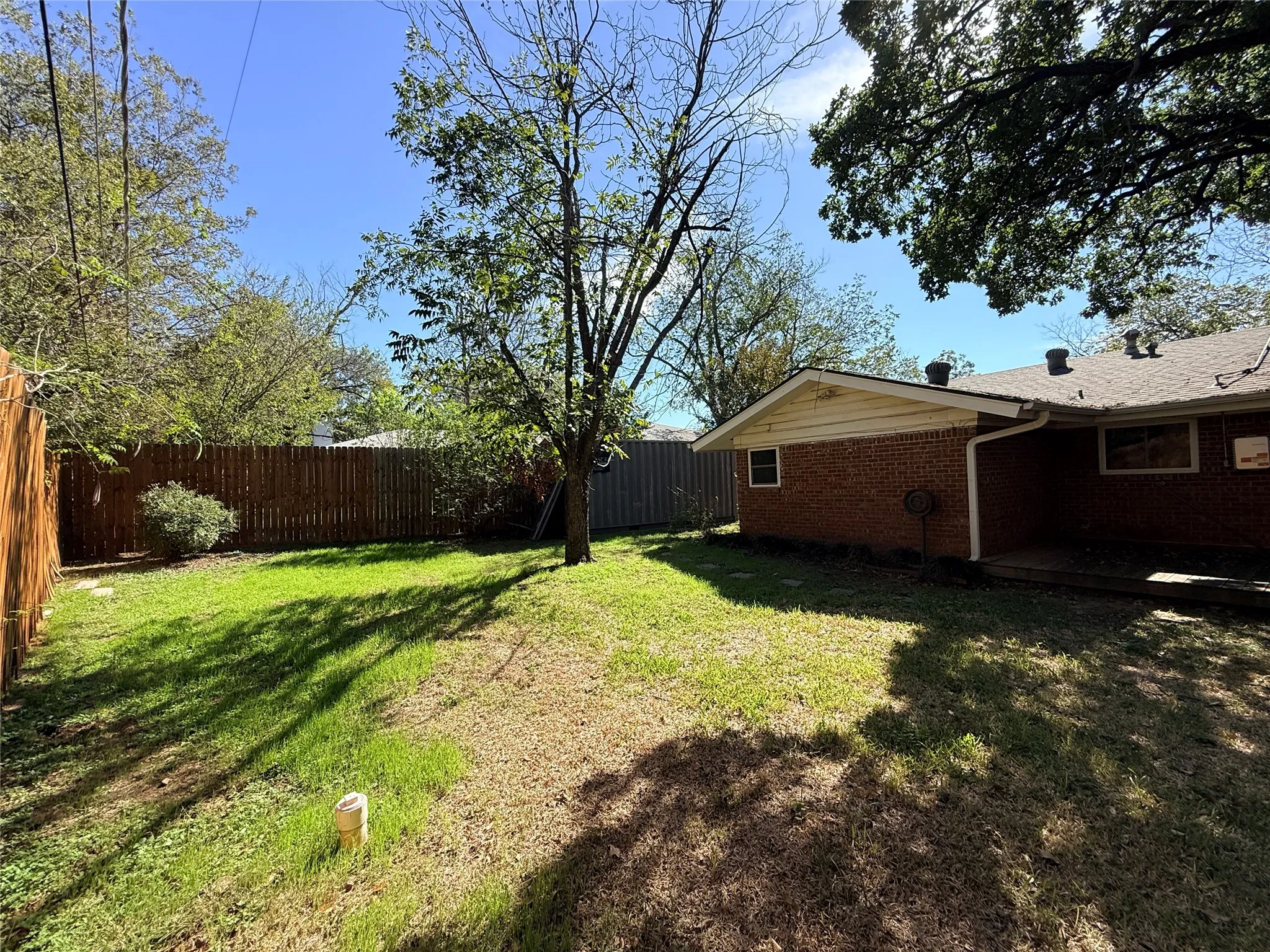 Single Family Residence For Sale in Young County , 1405 Thompson Drive, Graham, Texas 76450, 3 Bedroom, 2 Bathroom, 2 Garage spaces, 1,494 Sqft, built in 1959, mls#21418457, Real Estate Agent in Graham, Homes For Sale in Young county, Homes For Sale in Graham, Realtor in Graham Texas, Real Estate Brokerage Independent Realty Texas, Luminita Cordes Realtor