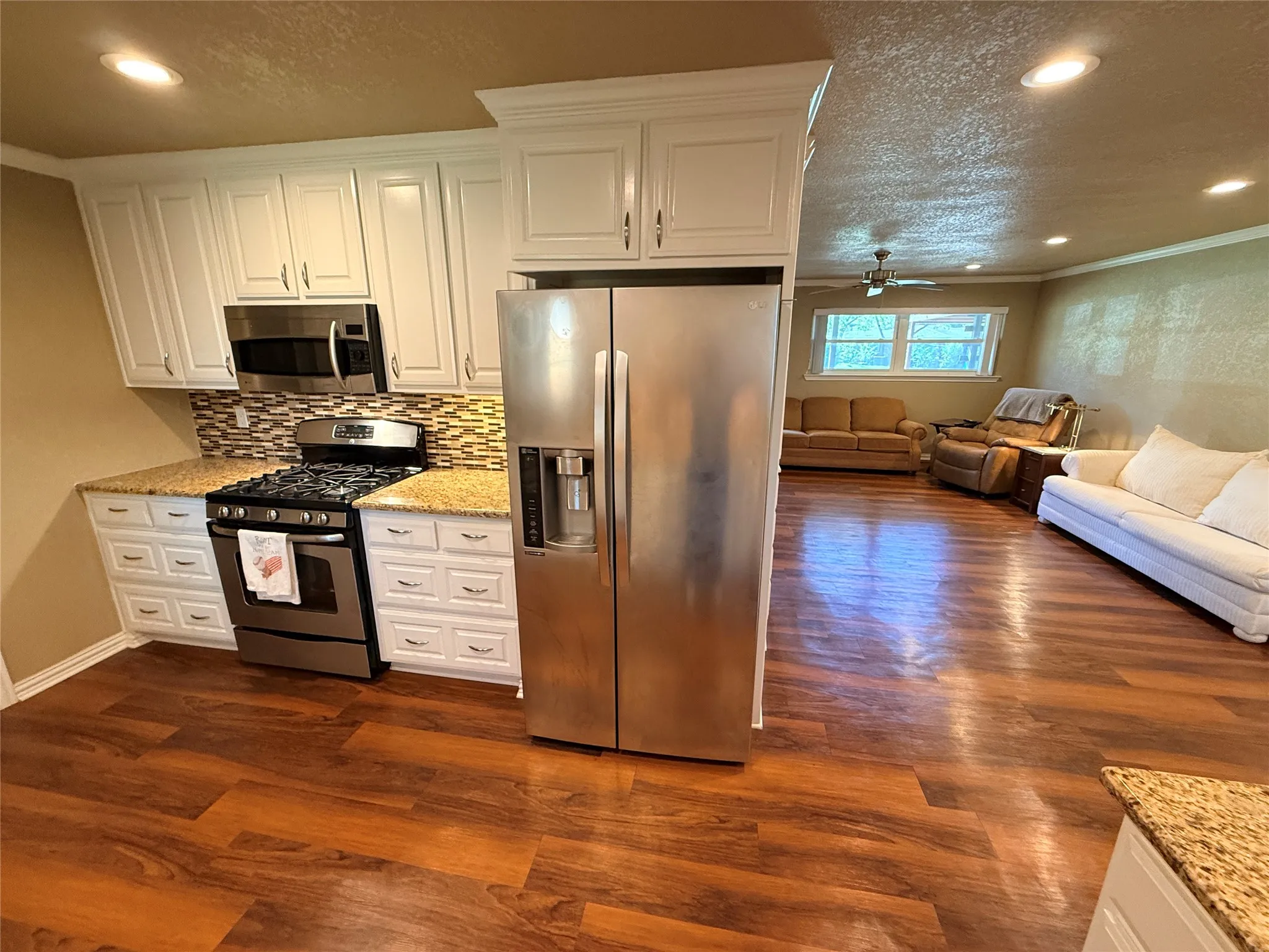 Single Family Residence For Sale in Young County , 1405 Thompson Drive, Graham, Texas 76450, 3 Bedroom, 2 Bathroom, 2 Garage spaces, 1,494 Sqft, built in 1959, mls#21418457, Real Estate Agent in Graham, Homes For Sale in Young county, Homes For Sale in Graham, Realtor in Graham Texas, Real Estate Brokerage Independent Realty Texas, Luminita Cordes Realtor