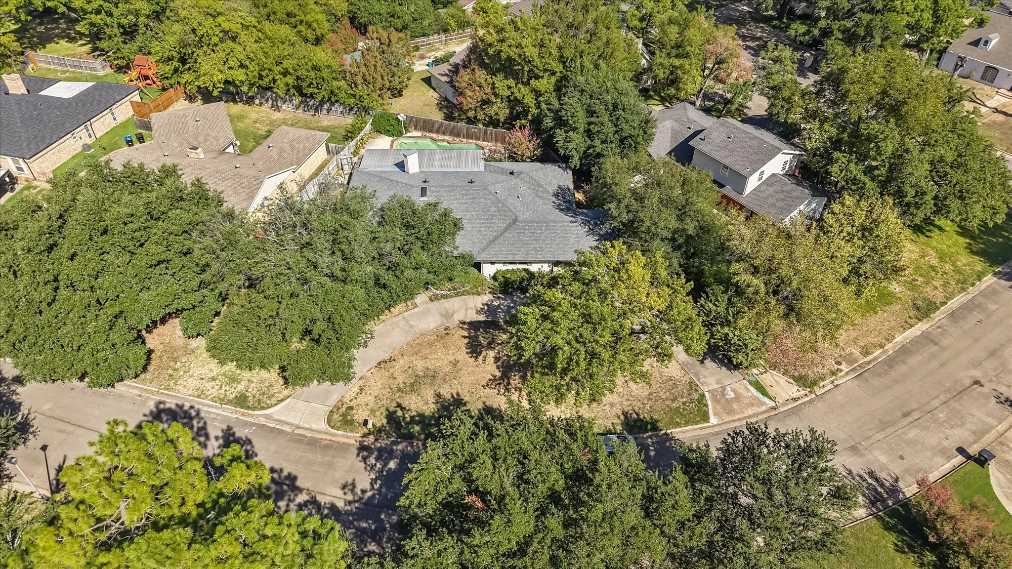 Single Family Residence For Sale in Hunt County , 2306 Rabb Drive, Greenville, Texas 75402, 4 Bedroom, 2 Bathroom, Garage spaces, 2,806 Sqft, built in 1972, mls#21413665, Real Estate Agent in Greenville, Homes For Sale in Hunt county, Homes For Sale in Greenville, Realtor in Greenville Texas, Real Estate Brokerage Independent Realty Texas, Luminita Cordes Realtor