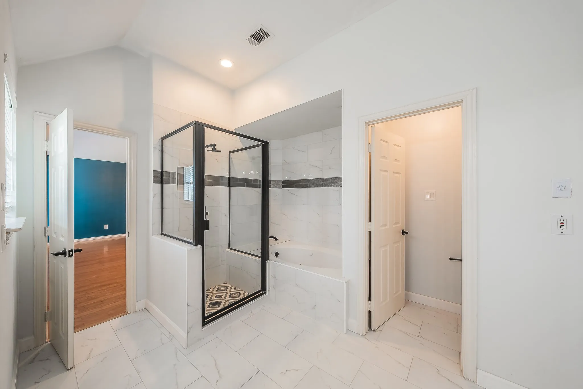 Single Family Residence For Rent in Dallas County , 10503 Waters Drive, Irving, Texas 75063, 4 Bedroom, 3 Bathroom, 2 Garage spaces, 2,458 Sqft, built in 1994, mls#21418273, Real Estate Agent in Irving, Homes For Rent in Dallas county, Homes For Rent in Irving, Realtor in Irving Texas, Real Estate Brokerage Independent Realty Texas, Luminita Cordes Realtor