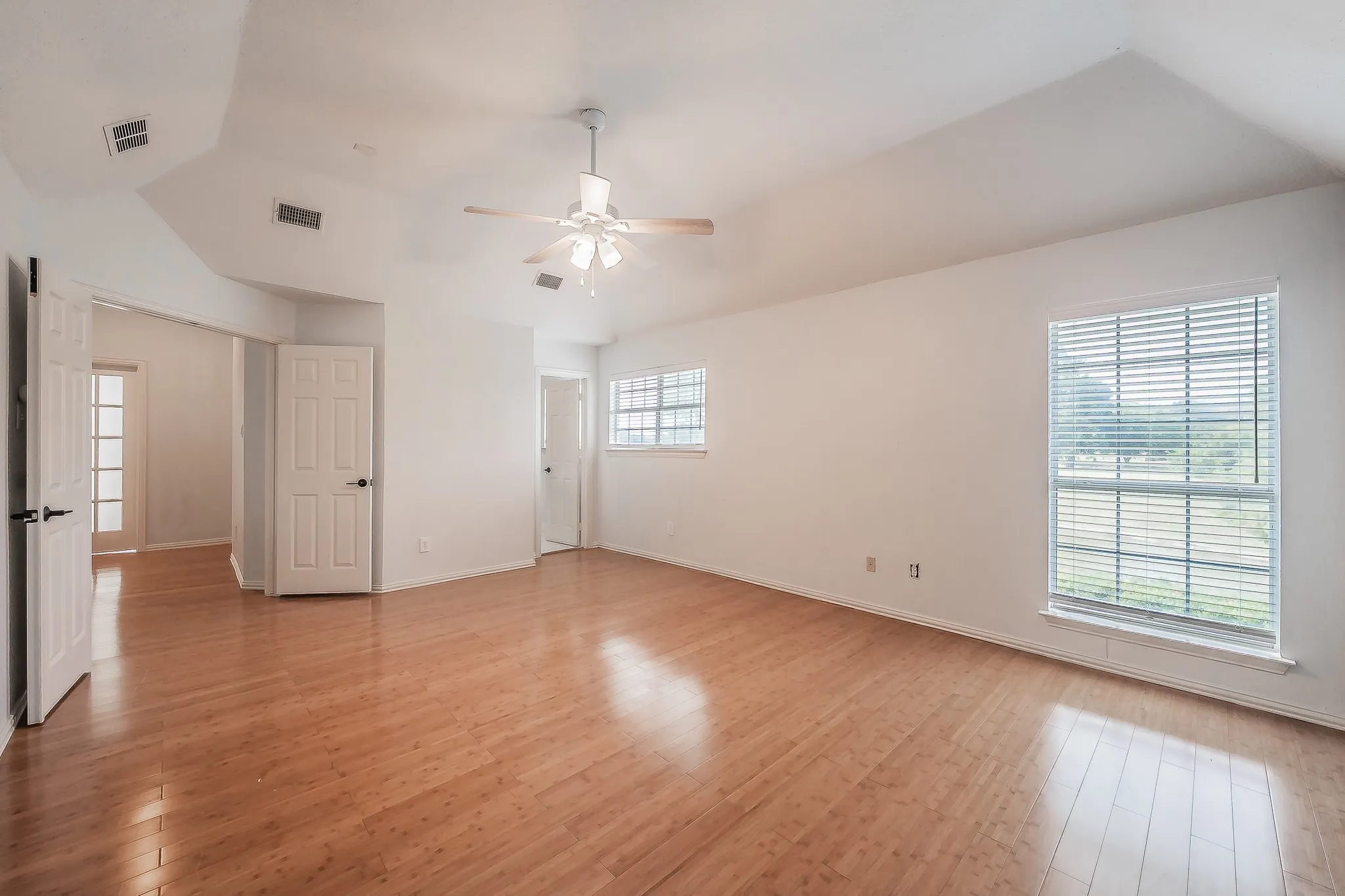 Single Family Residence For Rent in Dallas County , 10503 Waters Drive, Irving, Texas 75063, 4 Bedroom, 3 Bathroom, 2 Garage spaces, 2,458 Sqft, built in 1994, mls#21418273, Real Estate Agent in Irving, Homes For Rent in Dallas county, Homes For Rent in Irving, Realtor in Irving Texas, Real Estate Brokerage Independent Realty Texas, Luminita Cordes Realtor