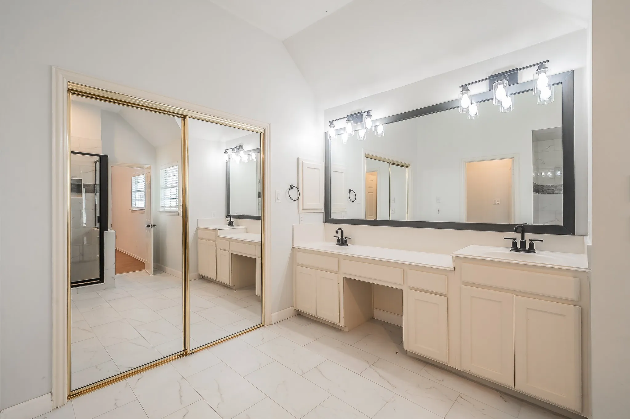 Single Family Residence For Rent in Dallas County , 10503 Waters Drive, Irving, Texas 75063, 4 Bedroom, 3 Bathroom, 2 Garage spaces, 2,458 Sqft, built in 1994, mls#21418273, Real Estate Agent in Irving, Homes For Rent in Dallas county, Homes For Rent in Irving, Realtor in Irving Texas, Real Estate Brokerage Independent Realty Texas, Luminita Cordes Realtor