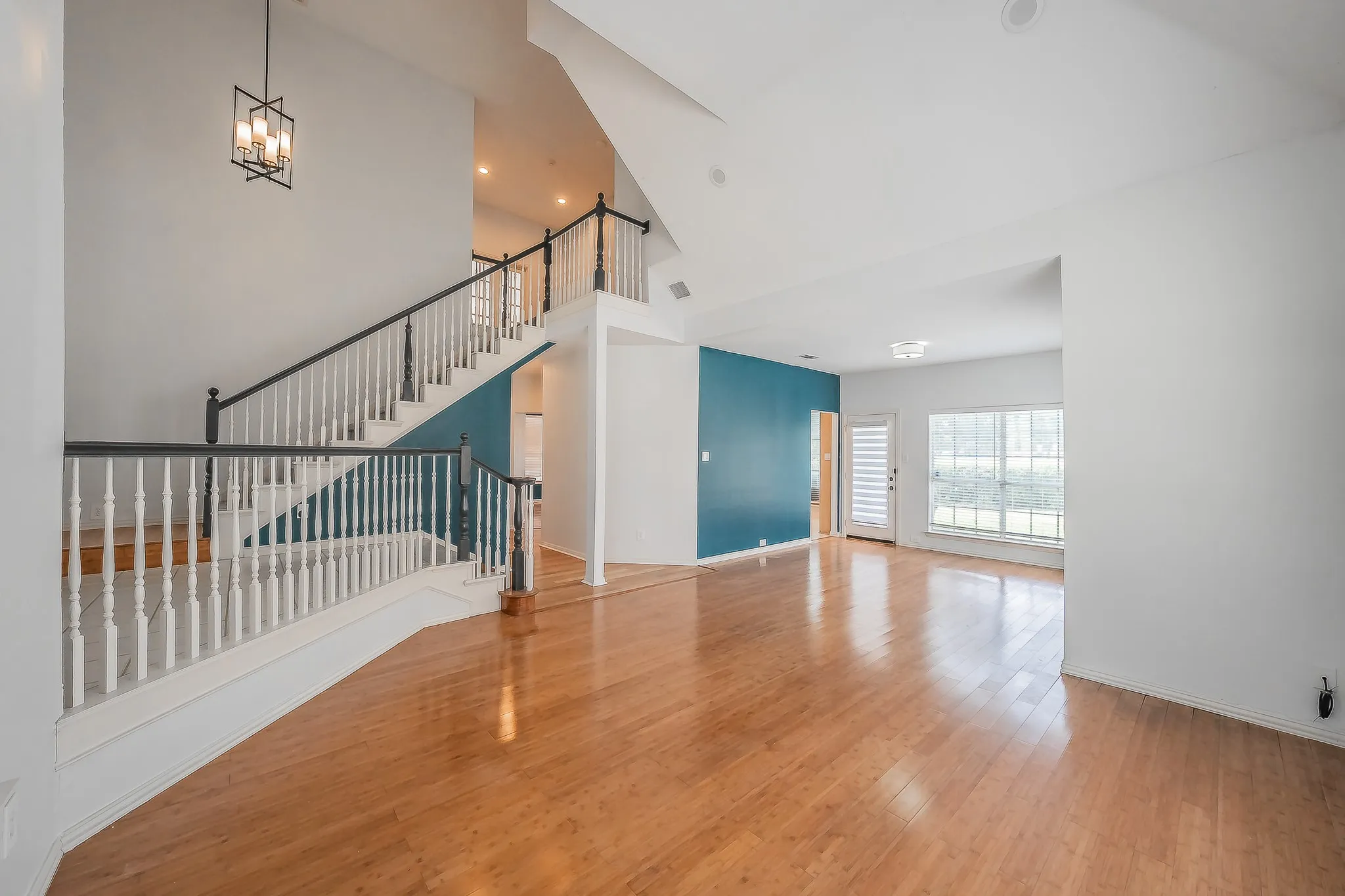 Single Family Residence For Rent in Dallas County , 10503 Waters Drive, Irving, Texas 75063, 4 Bedroom, 3 Bathroom, 2 Garage spaces, 2,458 Sqft, built in 1994, mls#21418273, Real Estate Agent in Irving, Homes For Rent in Dallas county, Homes For Rent in Irving, Realtor in Irving Texas, Real Estate Brokerage Independent Realty Texas, Luminita Cordes Realtor