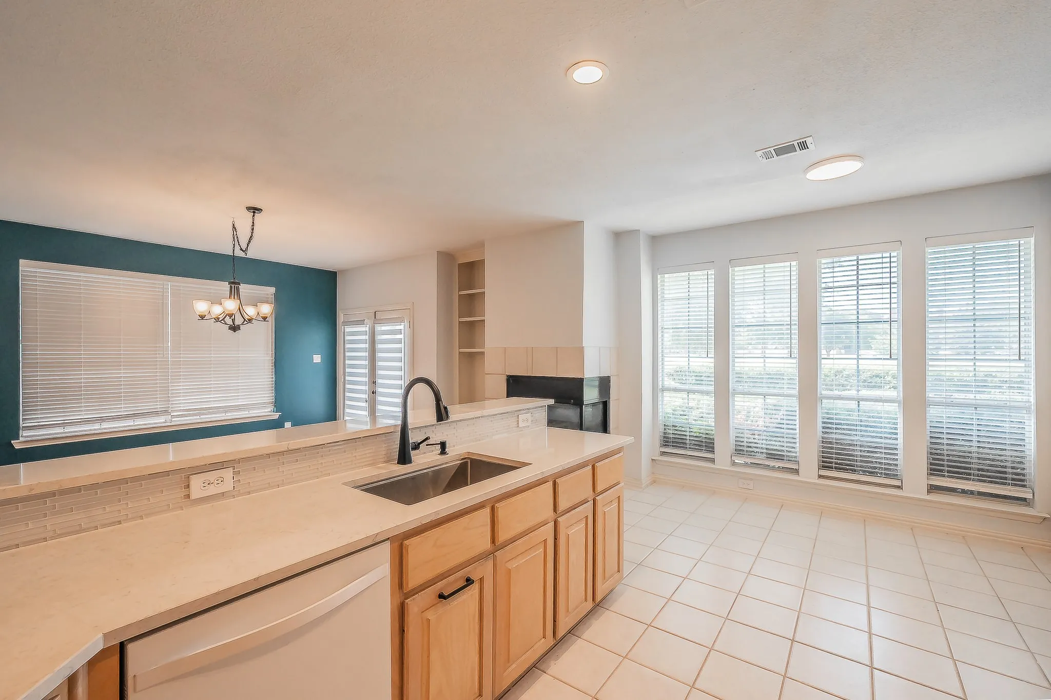 Single Family Residence For Rent in Dallas County , 10503 Waters Drive, Irving, Texas 75063, 4 Bedroom, 3 Bathroom, 2 Garage spaces, 2,458 Sqft, built in 1994, mls#21418273, Real Estate Agent in Irving, Homes For Rent in Dallas county, Homes For Rent in Irving, Realtor in Irving Texas, Real Estate Brokerage Independent Realty Texas, Luminita Cordes Realtor