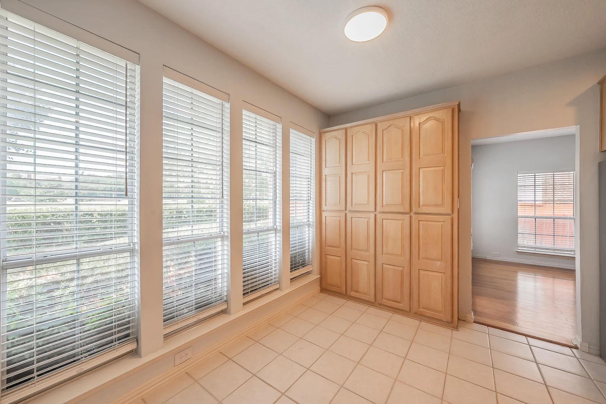 Single Family Residence For Rent in Dallas County , 10503 Waters Drive, Irving, Texas 75063, 4 Bedroom, 3 Bathroom, 2 Garage spaces, 2,458 Sqft, built in 1994, mls#21418273, Real Estate Agent in Irving, Homes For Rent in Dallas county, Homes For Rent in Irving, Realtor in Irving Texas, Real Estate Brokerage Independent Realty Texas, Luminita Cordes Realtor