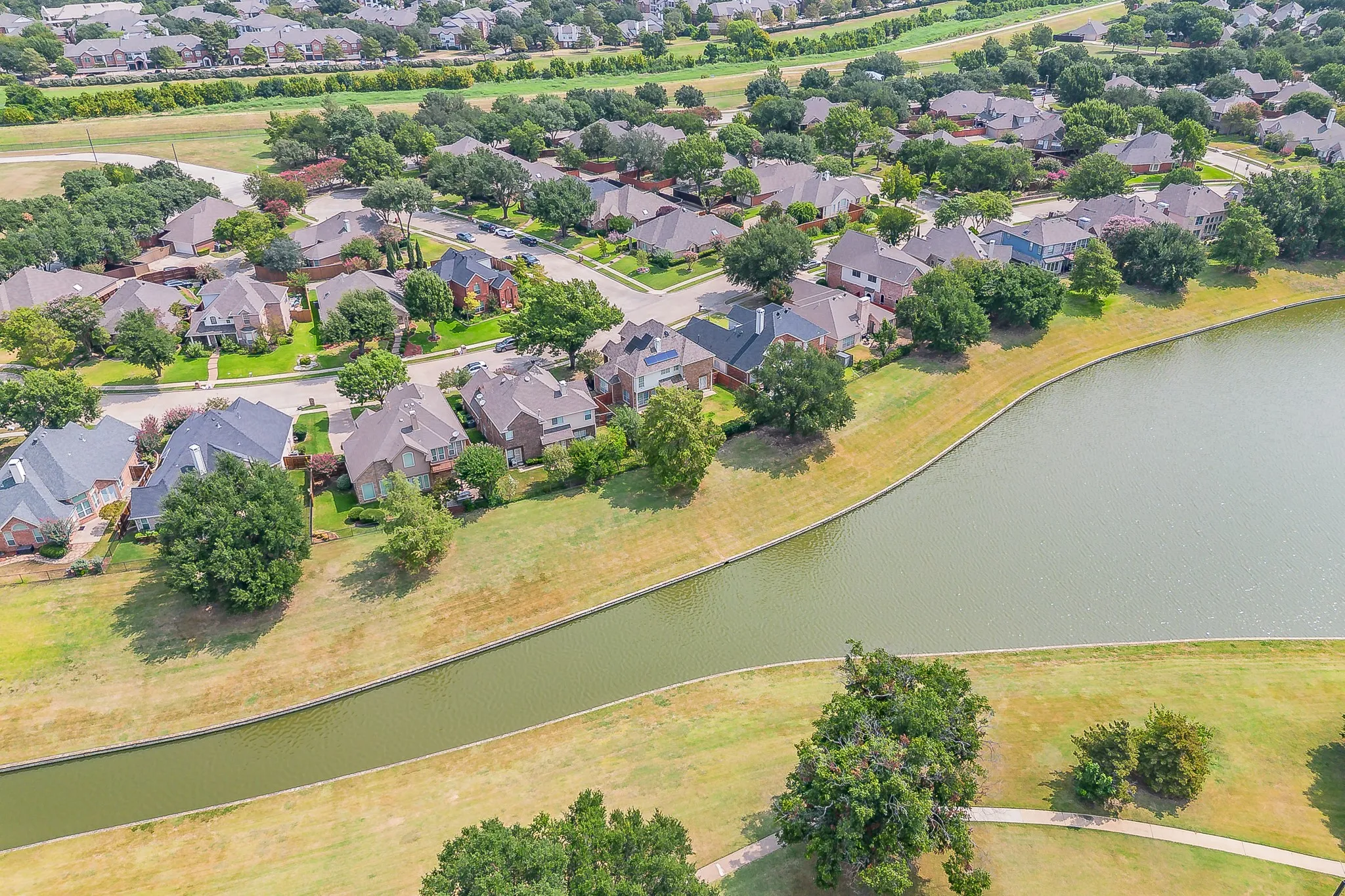 Single Family Residence For Rent in Dallas County , 10503 Waters Drive, Irving, Texas 75063, 4 Bedroom, 3 Bathroom, 2 Garage spaces, 2,458 Sqft, built in 1994, mls#21418273, Real Estate Agent in Irving, Homes For Rent in Dallas county, Homes For Rent in Irving, Realtor in Irving Texas, Real Estate Brokerage Independent Realty Texas, Luminita Cordes Realtor