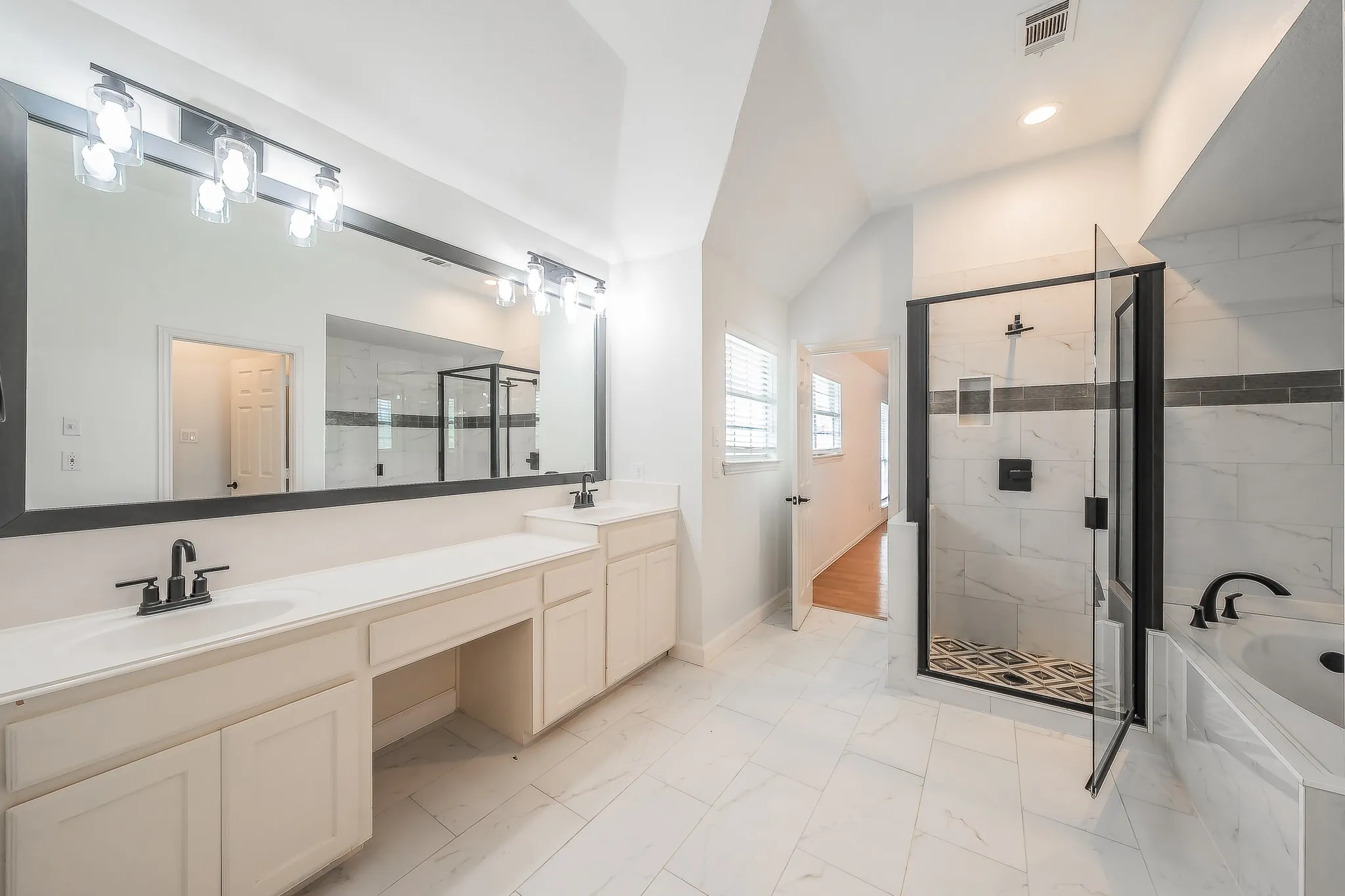 Single Family Residence For Rent in Dallas County , 10503 Waters Drive, Irving, Texas 75063, 4 Bedroom, 3 Bathroom, 2 Garage spaces, 2,458 Sqft, built in 1994, mls#21418273, Real Estate Agent in Irving, Homes For Rent in Dallas county, Homes For Rent in Irving, Realtor in Irving Texas, Real Estate Brokerage Independent Realty Texas, Luminita Cordes Realtor