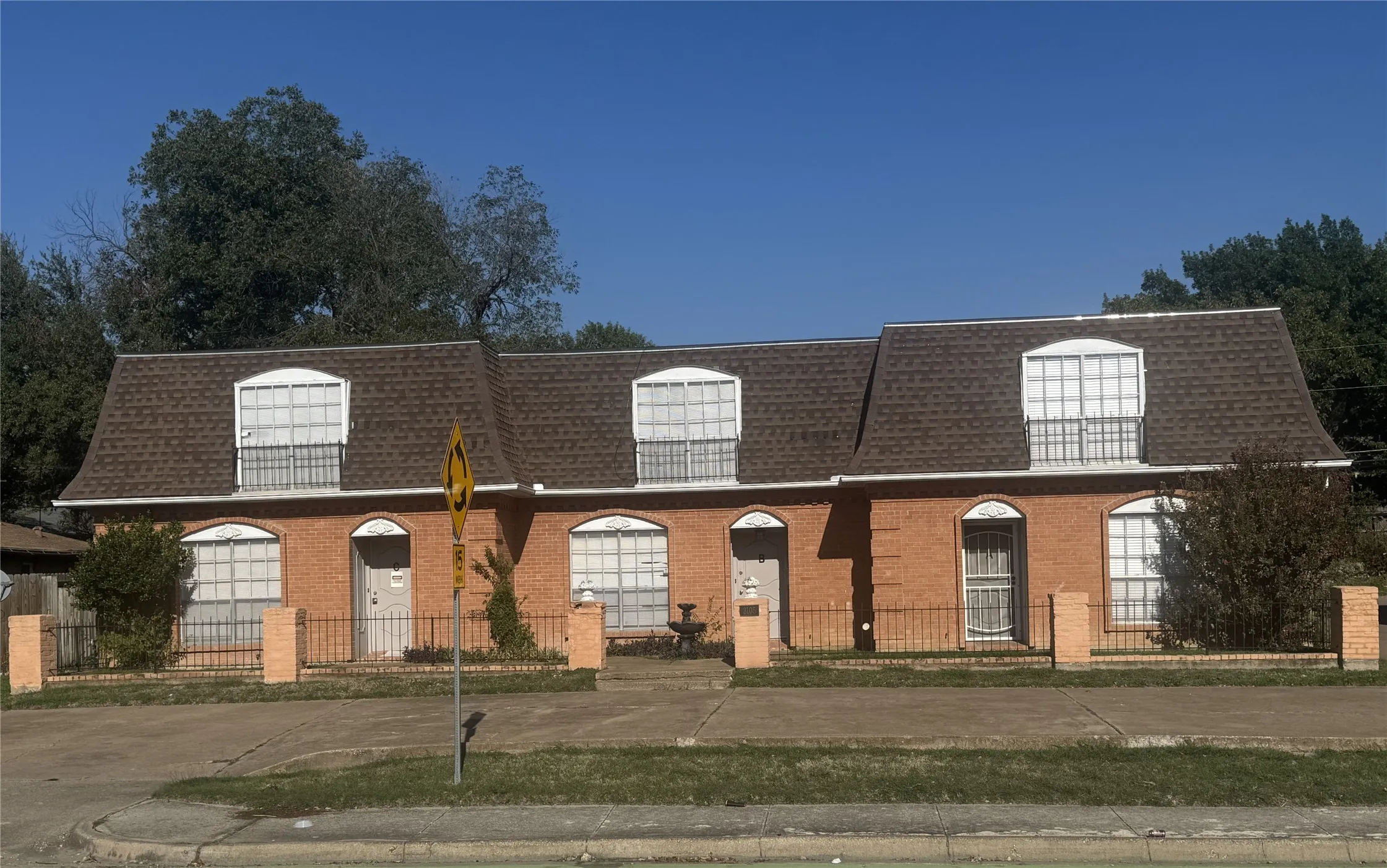 Triplex For Rent in Tarrant County , 3105 Las Vegas Trail, Fort Worth, Texas 76116, 2 Bedroom, 2 Bathroom, Garage spaces, 1,241 Sqft, built in 1965, mls#21415092, Real Estate Agent in Fort Worth, Homes For Rent in Tarrant county, Homes For Rent in Fort Worth, Realtor in Fort Worth Texas, Real Estate Brokerage Independent Realty Texas, Luminita Cordes Realtor