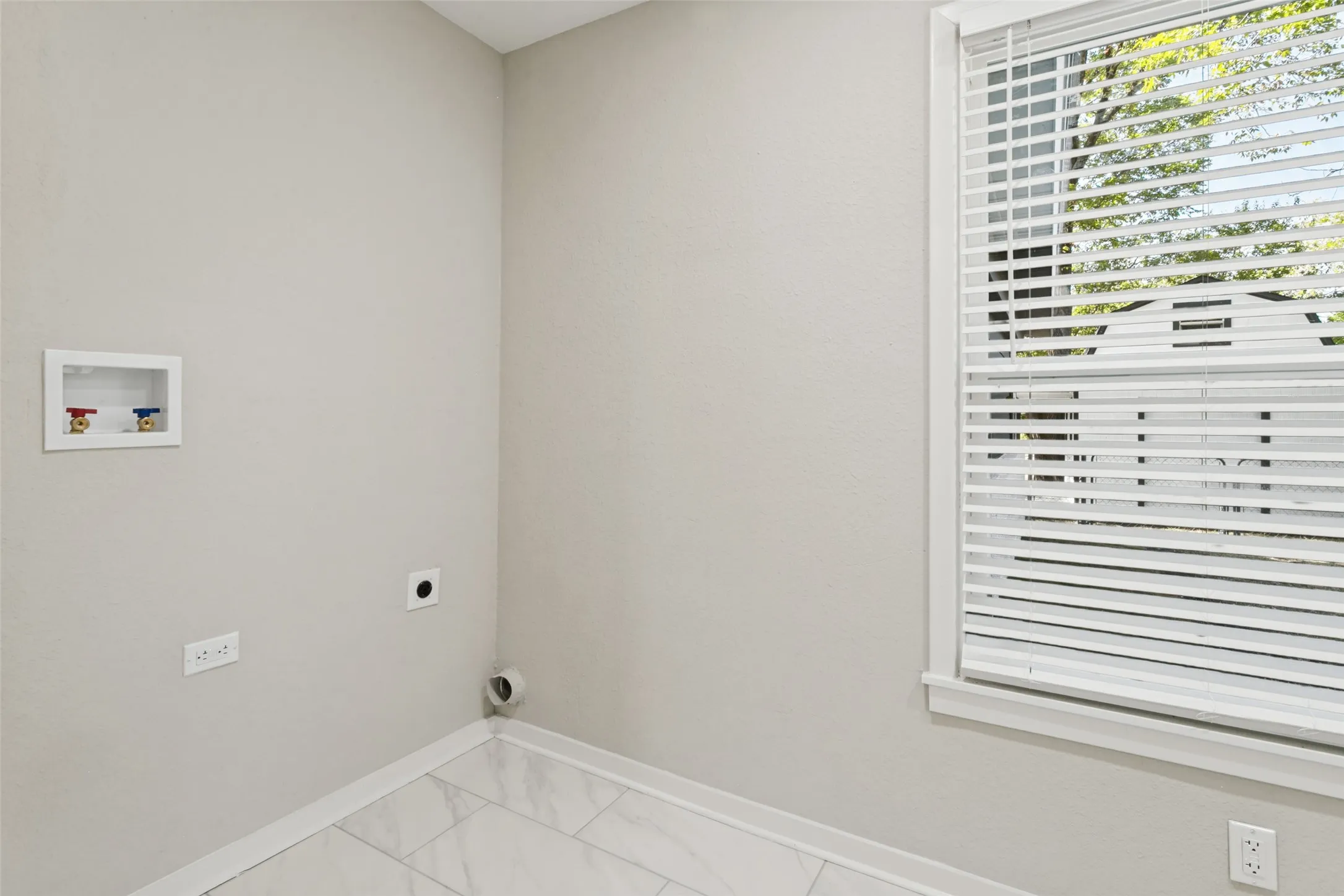 Single Family Residence For Sale in Tarrant County , 4333 Mackey Drive, North Richland Hills, Texas 76180, 4 Bedroom, 2 Bathroom, 2 Garage spaces, 1,914 Sqft, built in 1955, mls#21418868, Real Estate Agent in North Richland Hills, Homes For Sale in Tarrant county, Homes For Sale in North Richland Hills, Realtor in North Richland Hills Texas, Real Estate Brokerage Independent Realty Texas, Luminita Cordes Realtor