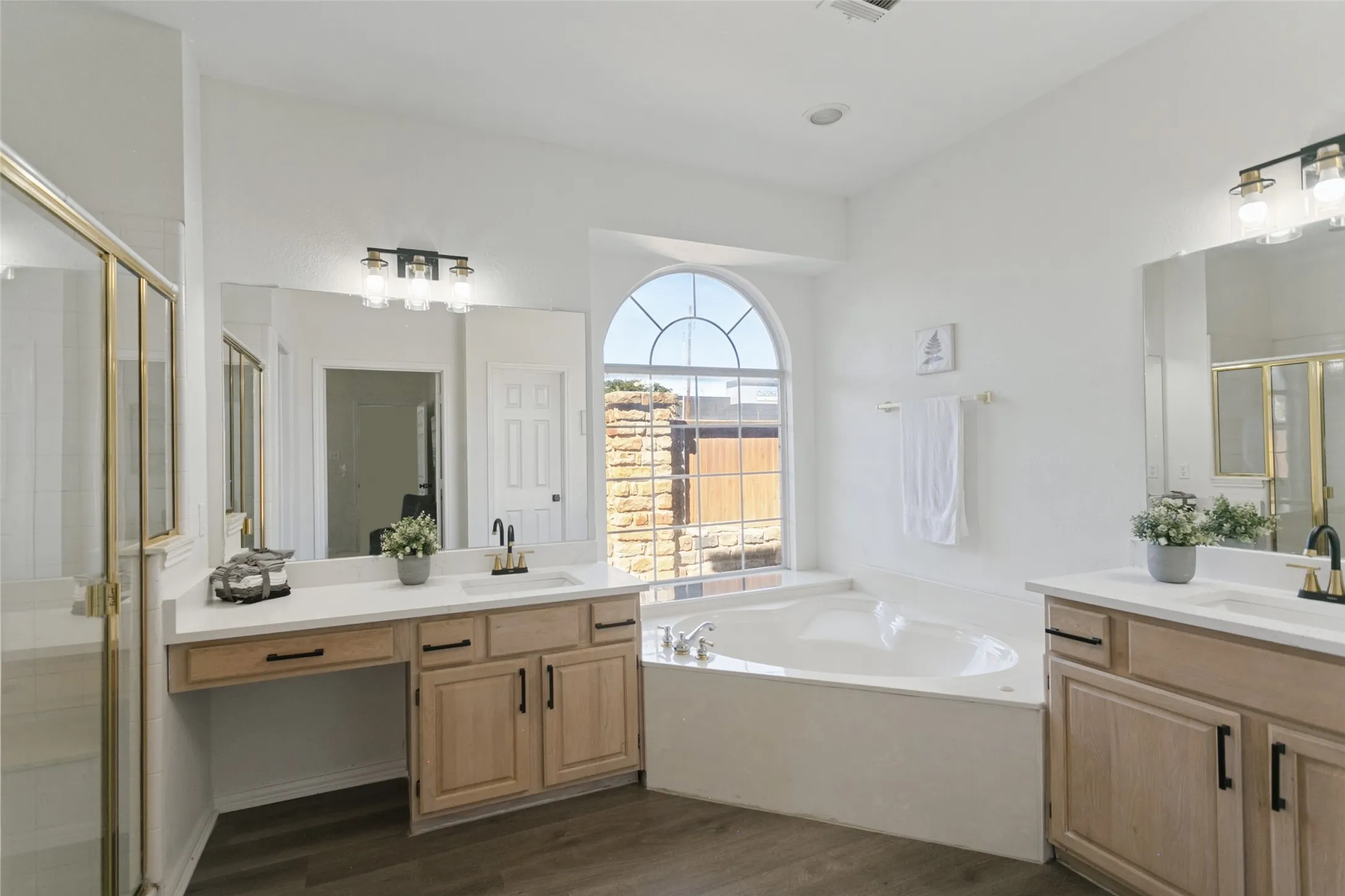 Single Family Residence For Rent in Collin County , 101 Fontana Court, Allen, Texas 75013, 3 Bedroom, 3 Bathroom, 2 Garage spaces, 2,197 Sqft, built in 1996, mls#21418854, Real Estate Agent in Allen, Homes For Rent in Collin county, Homes For Rent in Allen, Realtor in Allen Texas, Real Estate Brokerage Independent Realty Texas, Luminita Cordes Realtor