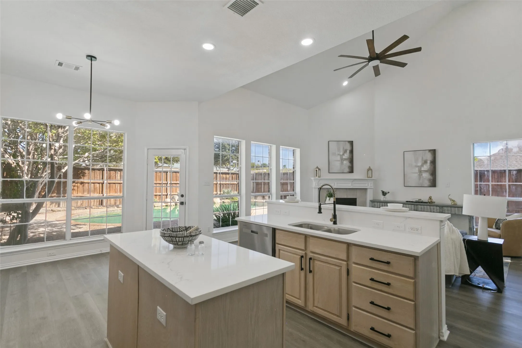 Single Family Residence For Rent in Collin County , 101 Fontana Court, Allen, Texas 75013, 3 Bedroom, 3 Bathroom, 2 Garage spaces, 2,197 Sqft, built in 1996, mls#21418854, Real Estate Agent in Allen, Homes For Rent in Collin county, Homes For Rent in Allen, Realtor in Allen Texas, Real Estate Brokerage Independent Realty Texas, Luminita Cordes Realtor