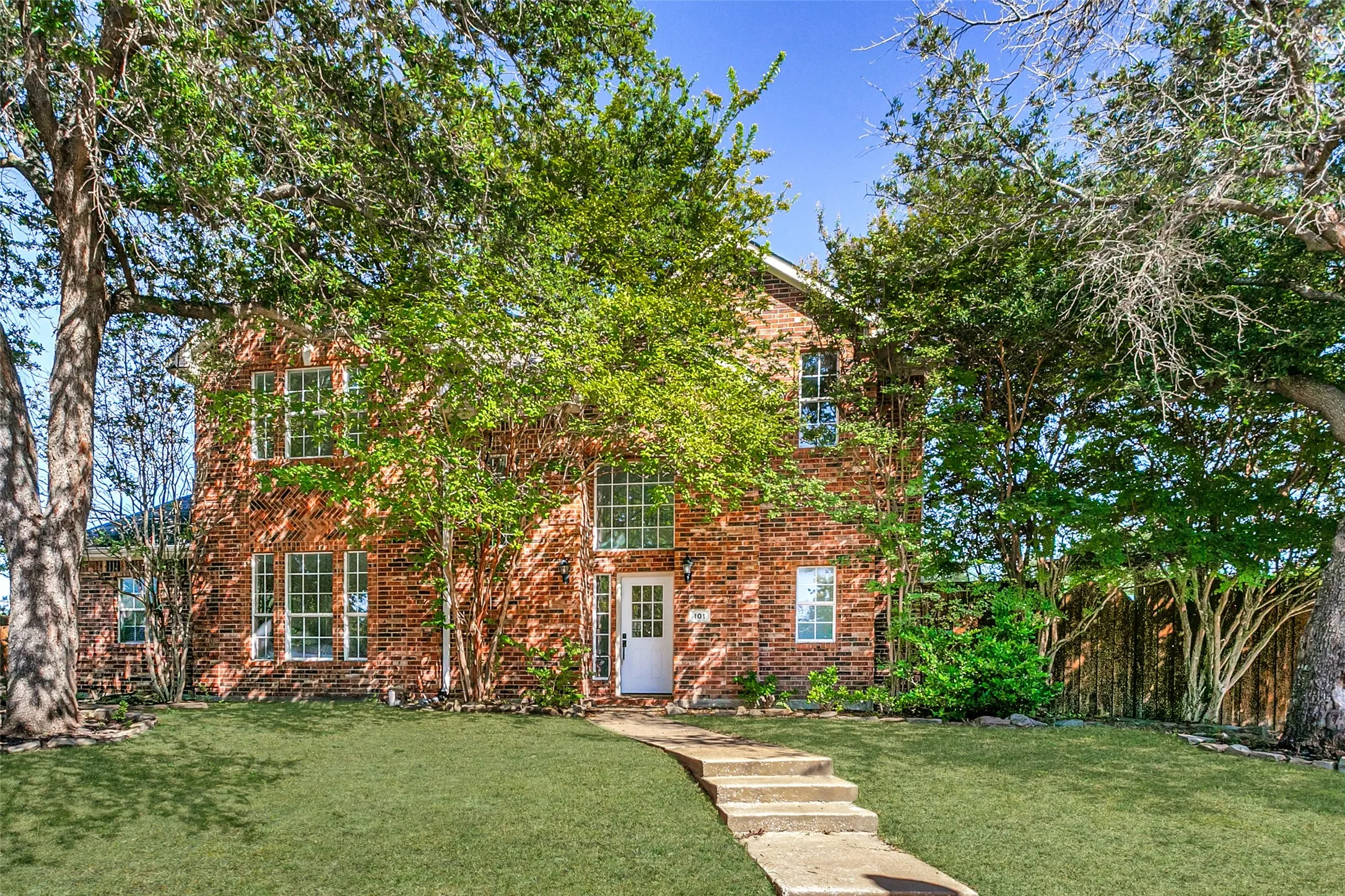 Single Family Residence For Rent in Collin County , 101 Fontana Court, Allen, Texas 75013, 3 Bedroom, 3 Bathroom, 2 Garage spaces, 2,197 Sqft, built in 1996, mls#21418854, Real Estate Agent in Allen, Homes For Rent in Collin county, Homes For Rent in Allen, Realtor in Allen Texas, Real Estate Brokerage Independent Realty Texas, Luminita Cordes Realtor