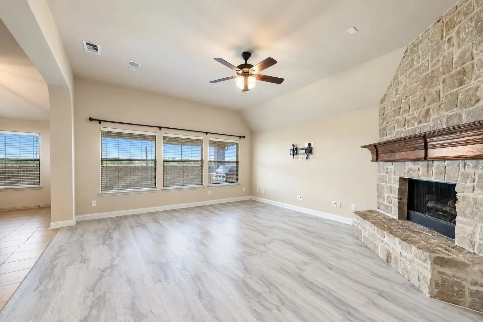 Single Family Residence For Rent in Tarrant County , 7327 Compas, Grand Prairie, Texas 75054, 3 Bedroom, 2 Bathroom, 2 Garage spaces, 2,481 Sqft, built in 2008, mls#21416986, Real Estate Agent in Grand Prairie, Homes For Rent in Tarrant county, Homes For Rent in Grand Prairie, Realtor in Grand Prairie Texas, Real Estate Brokerage Independent Realty Texas, Luminita Cordes Realtor