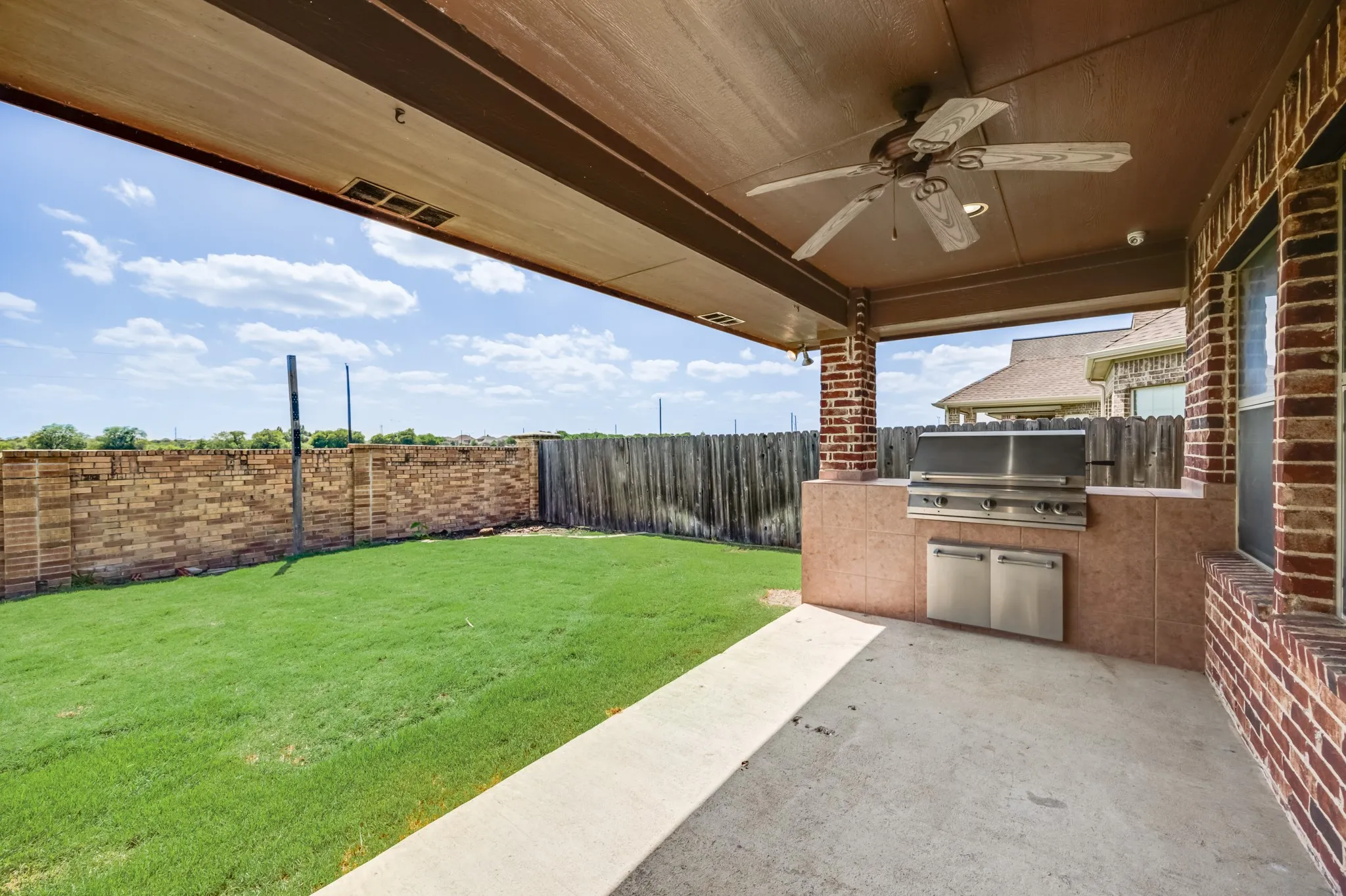 Single Family Residence For Rent in Tarrant County , 7327 Compas, Grand Prairie, Texas 75054, 3 Bedroom, 2 Bathroom, 2 Garage spaces, 2,481 Sqft, built in 2008, mls#21416986, Real Estate Agent in Grand Prairie, Homes For Rent in Tarrant county, Homes For Rent in Grand Prairie, Realtor in Grand Prairie Texas, Real Estate Brokerage Independent Realty Texas, Luminita Cordes Realtor