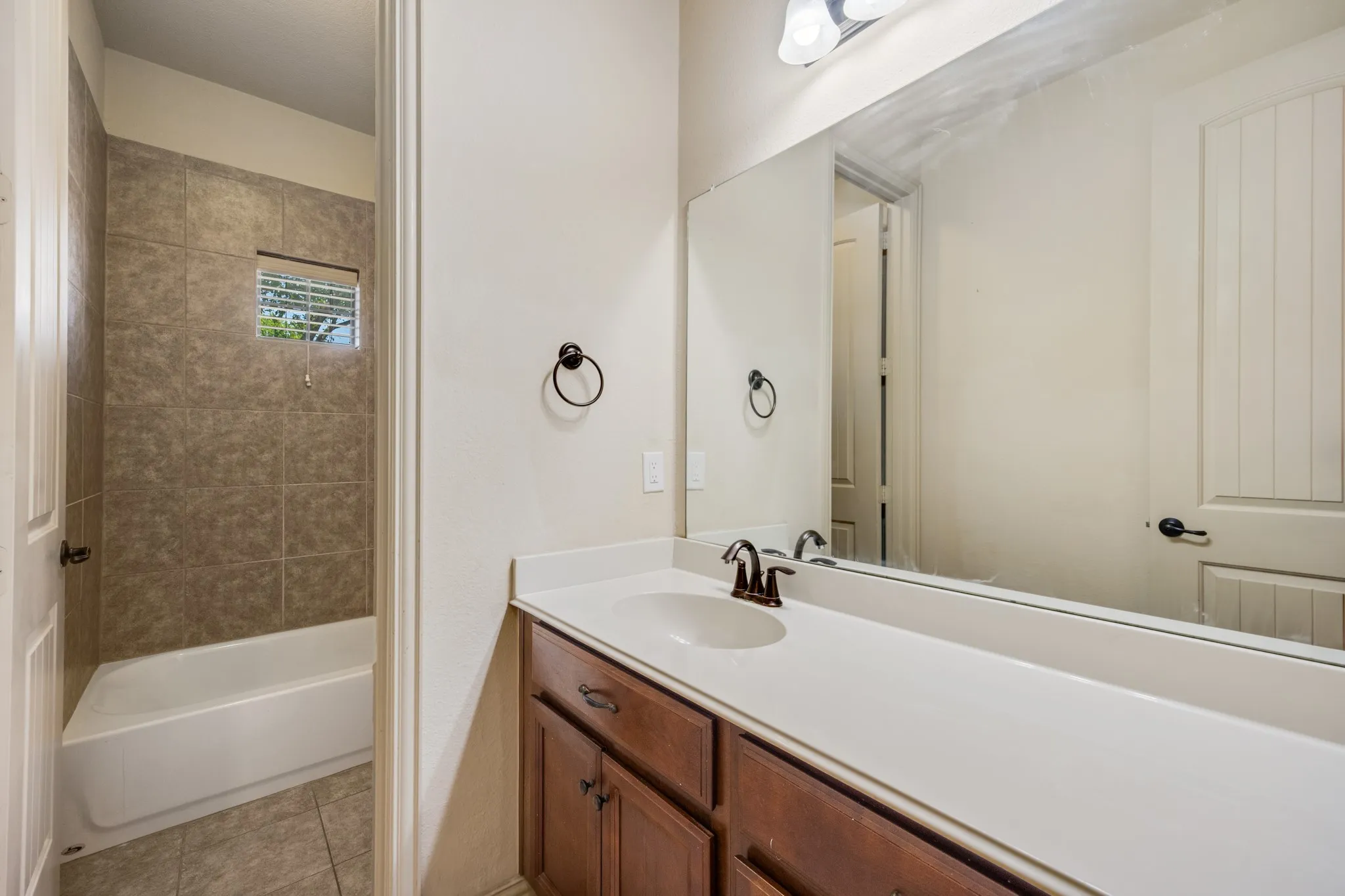 Single Family Residence For Rent in Tarrant County , 7327 Compas, Grand Prairie, Texas 75054, 3 Bedroom, 2 Bathroom, 2 Garage spaces, 2,481 Sqft, built in 2008, mls#21416986, Real Estate Agent in Grand Prairie, Homes For Rent in Tarrant county, Homes For Rent in Grand Prairie, Realtor in Grand Prairie Texas, Real Estate Brokerage Independent Realty Texas, Luminita Cordes Realtor