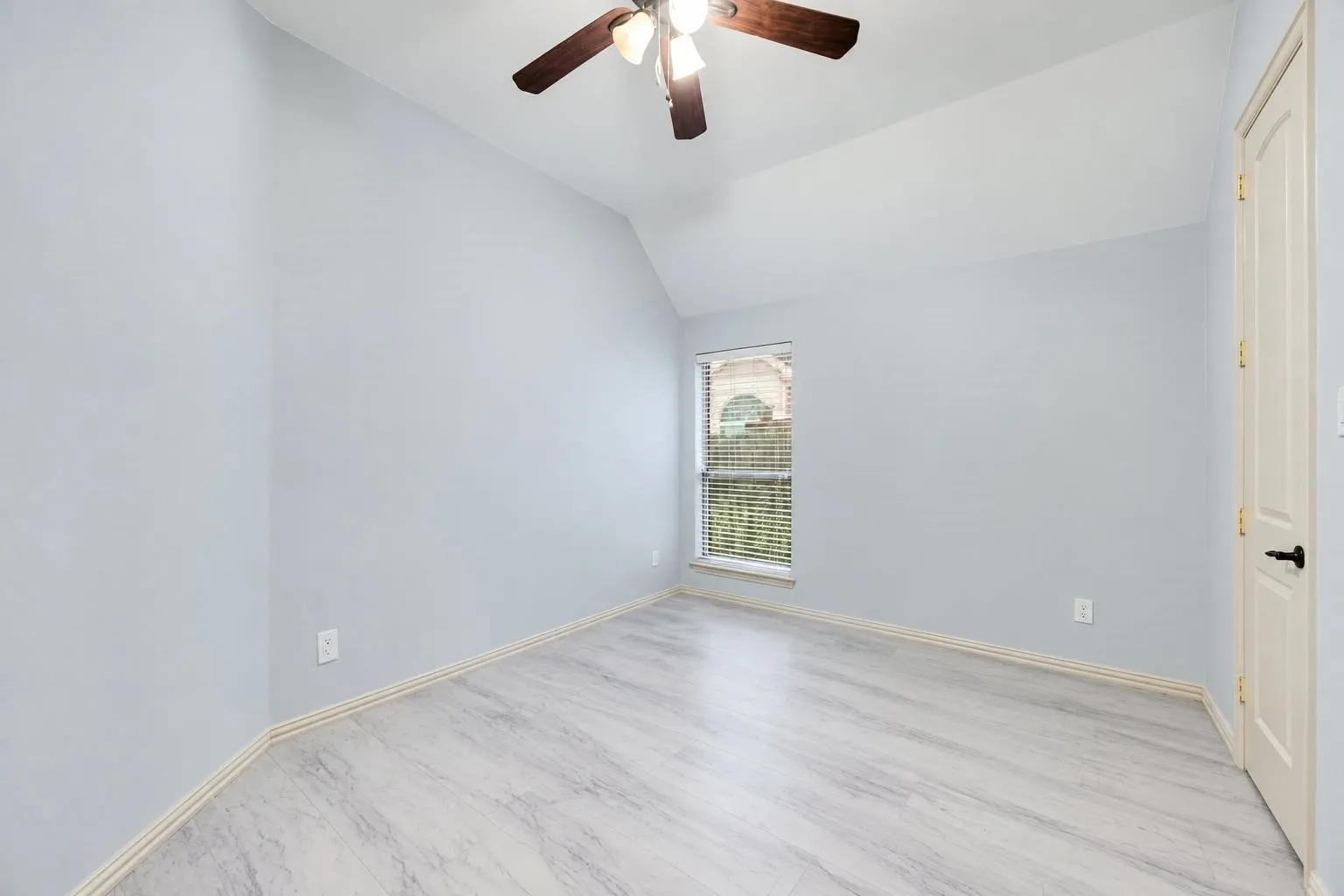 Single Family Residence For Rent in Tarrant County , 7327 Compas, Grand Prairie, Texas 75054, 3 Bedroom, 2 Bathroom, 2 Garage spaces, 2,481 Sqft, built in 2008, mls#21416986, Real Estate Agent in Grand Prairie, Homes For Rent in Tarrant county, Homes For Rent in Grand Prairie, Realtor in Grand Prairie Texas, Real Estate Brokerage Independent Realty Texas, Luminita Cordes Realtor