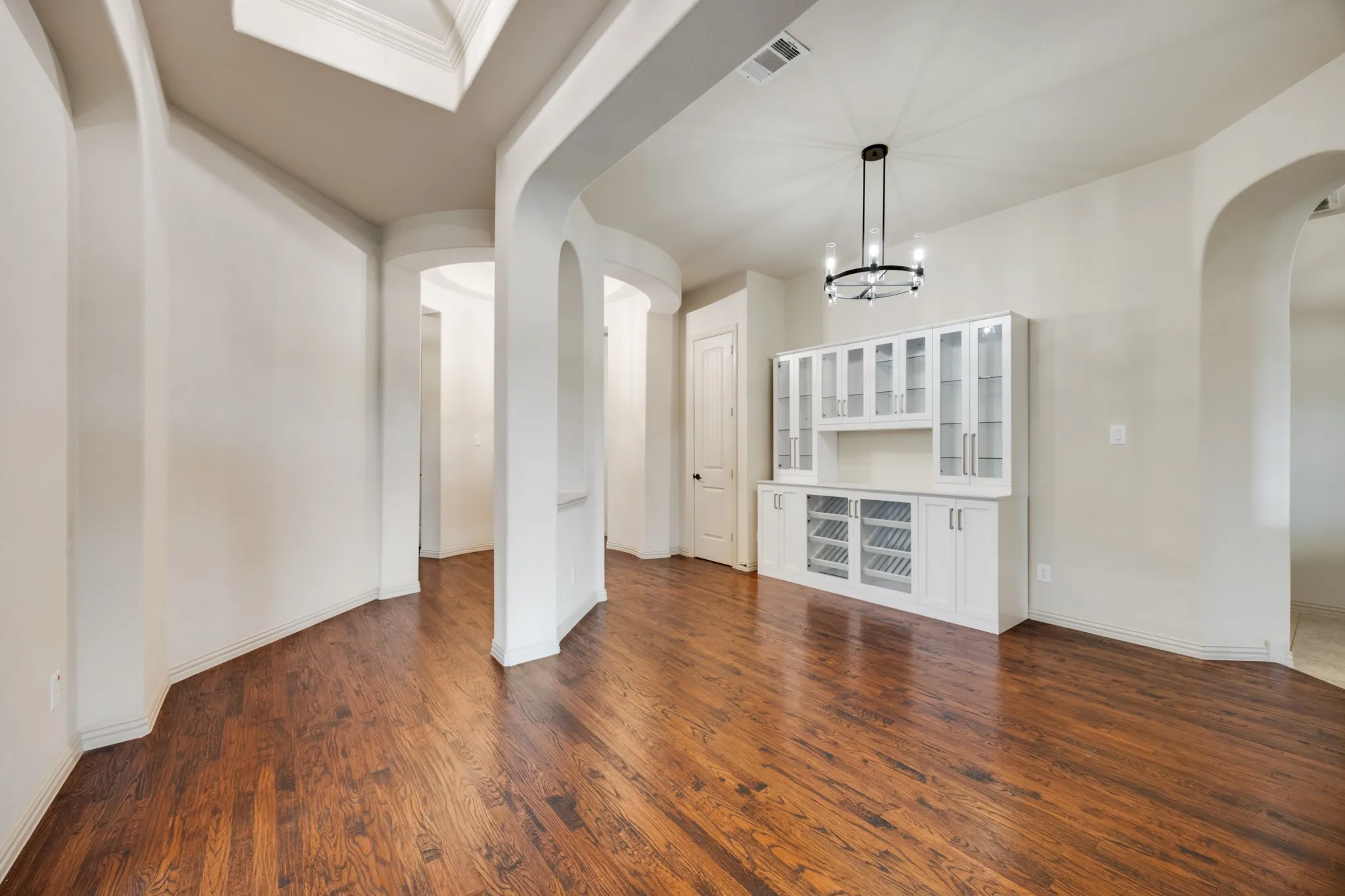 Single Family Residence For Rent in Tarrant County , 7327 Compas, Grand Prairie, Texas 75054, 3 Bedroom, 2 Bathroom, 2 Garage spaces, 2,481 Sqft, built in 2008, mls#21416986, Real Estate Agent in Grand Prairie, Homes For Rent in Tarrant county, Homes For Rent in Grand Prairie, Realtor in Grand Prairie Texas, Real Estate Brokerage Independent Realty Texas, Luminita Cordes Realtor