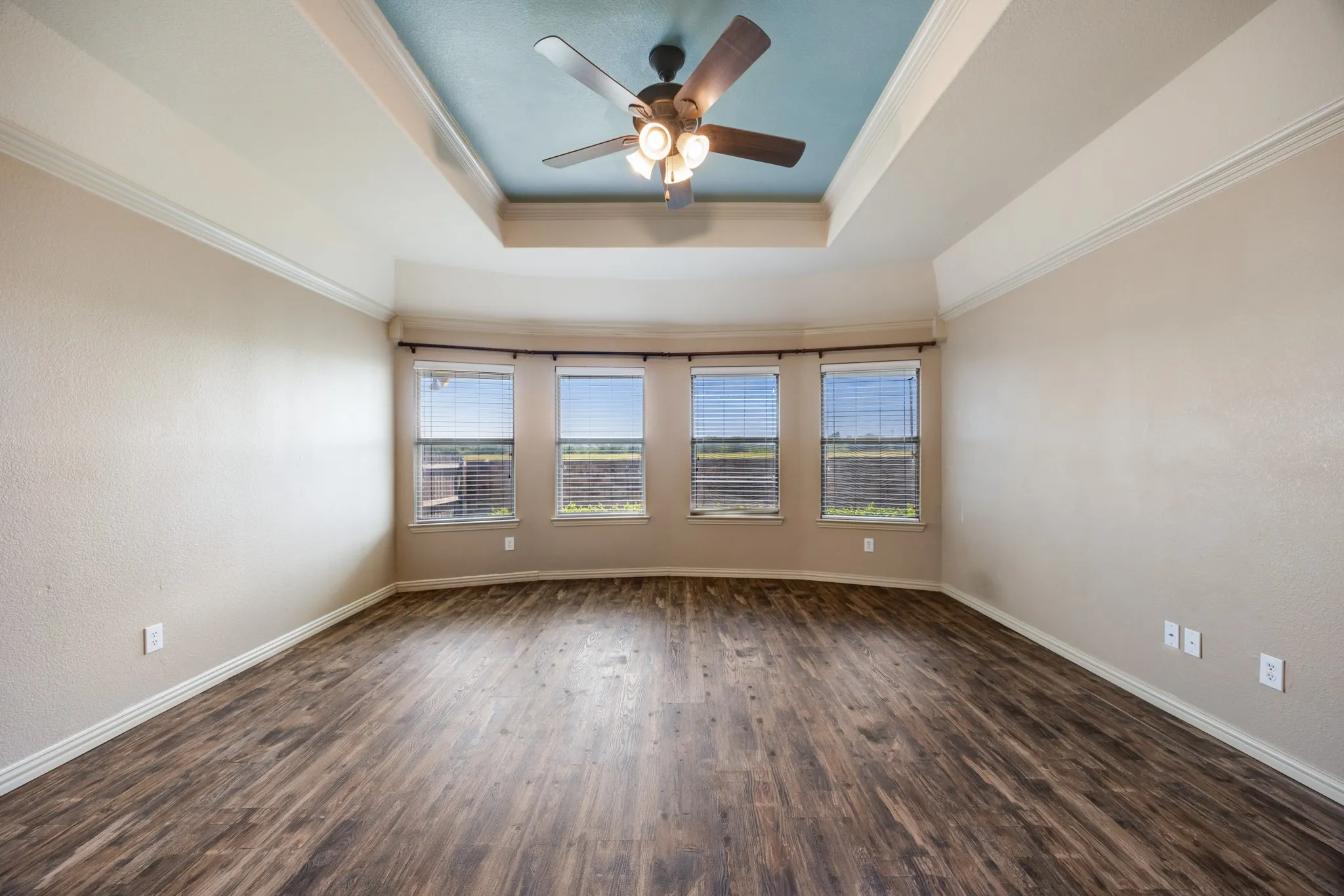 Single Family Residence For Rent in Tarrant County , 7327 Compas, Grand Prairie, Texas 75054, 3 Bedroom, 2 Bathroom, 2 Garage spaces, 2,481 Sqft, built in 2008, mls#21416986, Real Estate Agent in Grand Prairie, Homes For Rent in Tarrant county, Homes For Rent in Grand Prairie, Realtor in Grand Prairie Texas, Real Estate Brokerage Independent Realty Texas, Luminita Cordes Realtor
