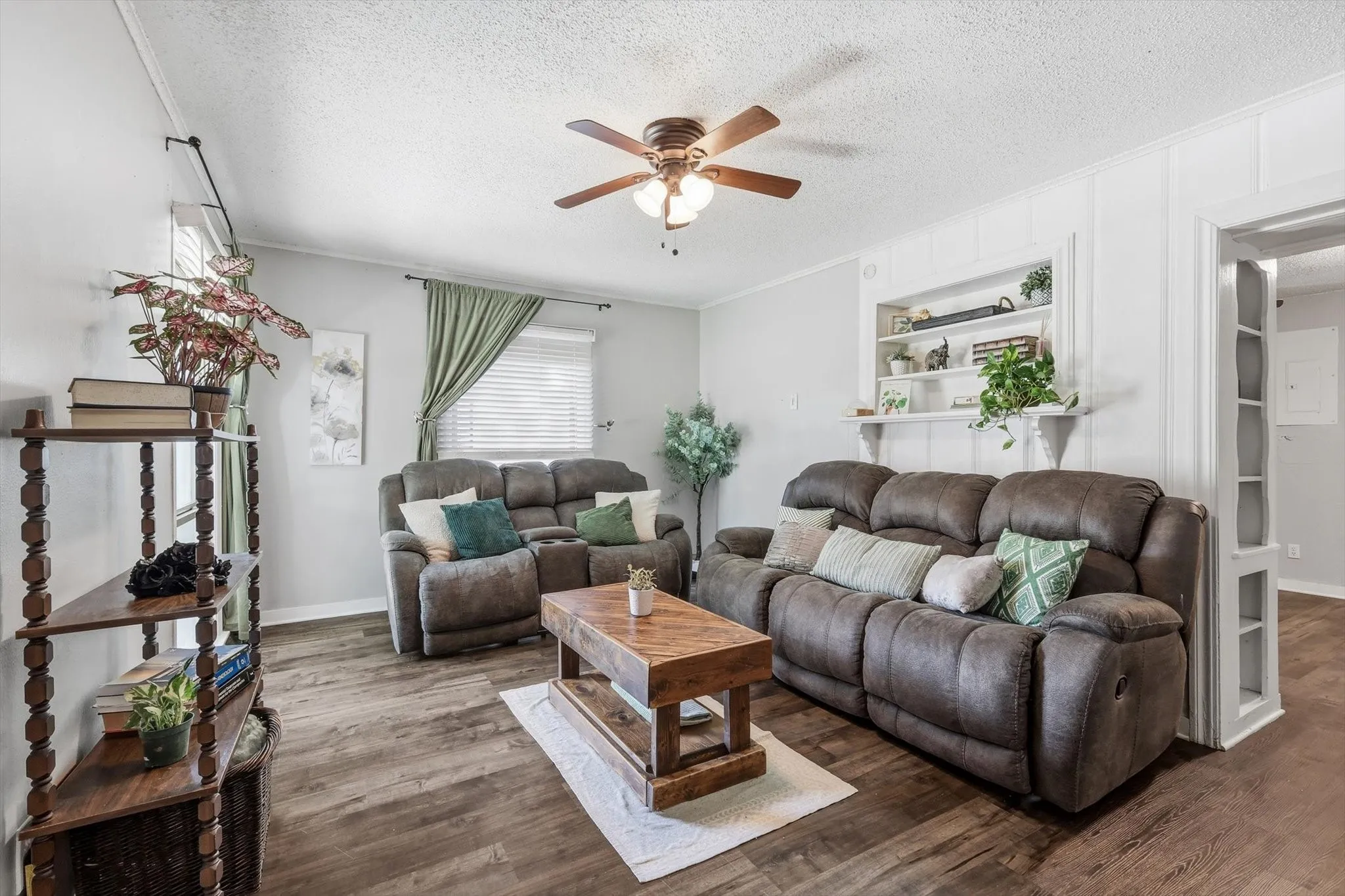Single Family Residence For Sale in Tarrant County , 3601 Primrose Avenue, Fort Worth, Texas 76111, 3 Bedroom, 2 Bathroom, Garage spaces, 1,614 Sqft, built in 1940, mls#21418175, Real Estate Agent in Fort Worth, Homes For Sale in Tarrant county, Homes For Sale in Fort Worth, Realtor in Fort Worth Texas, Real Estate Brokerage Independent Realty Texas, Luminita Cordes Realtor