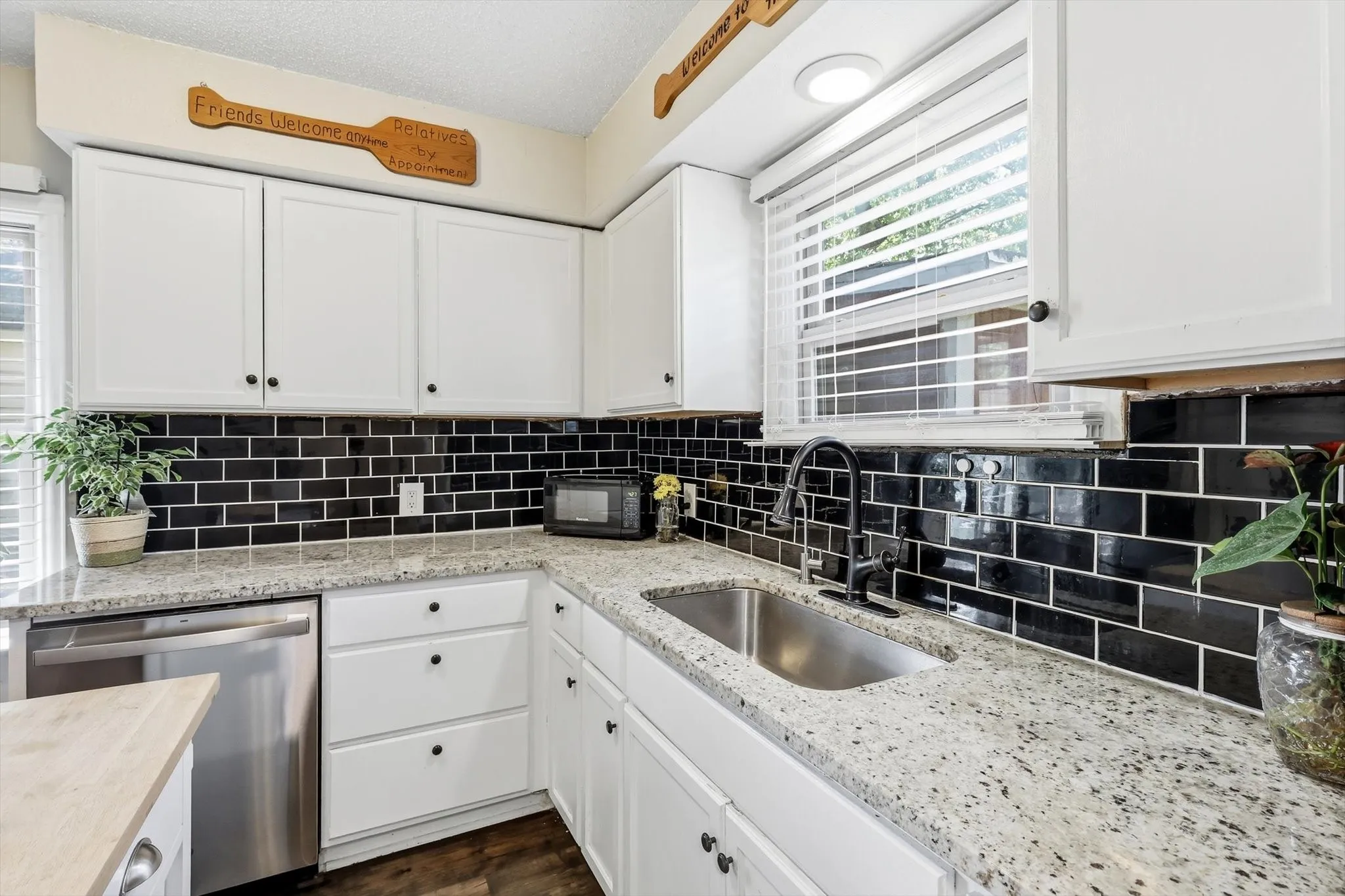 Single Family Residence For Sale in Tarrant County , 3601 Primrose Avenue, Fort Worth, Texas 76111, 3 Bedroom, 2 Bathroom, Garage spaces, 1,614 Sqft, built in 1940, mls#21418175, Real Estate Agent in Fort Worth, Homes For Sale in Tarrant county, Homes For Sale in Fort Worth, Realtor in Fort Worth Texas, Real Estate Brokerage Independent Realty Texas, Luminita Cordes Realtor