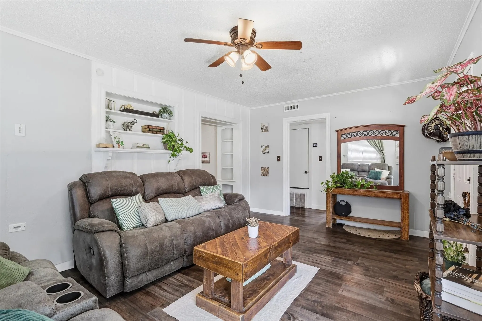 Single Family Residence For Sale in Tarrant County , 3601 Primrose Avenue, Fort Worth, Texas 76111, 3 Bedroom, 2 Bathroom, Garage spaces, 1,614 Sqft, built in 1940, mls#21418175, Real Estate Agent in Fort Worth, Homes For Sale in Tarrant county, Homes For Sale in Fort Worth, Realtor in Fort Worth Texas, Real Estate Brokerage Independent Realty Texas, Luminita Cordes Realtor